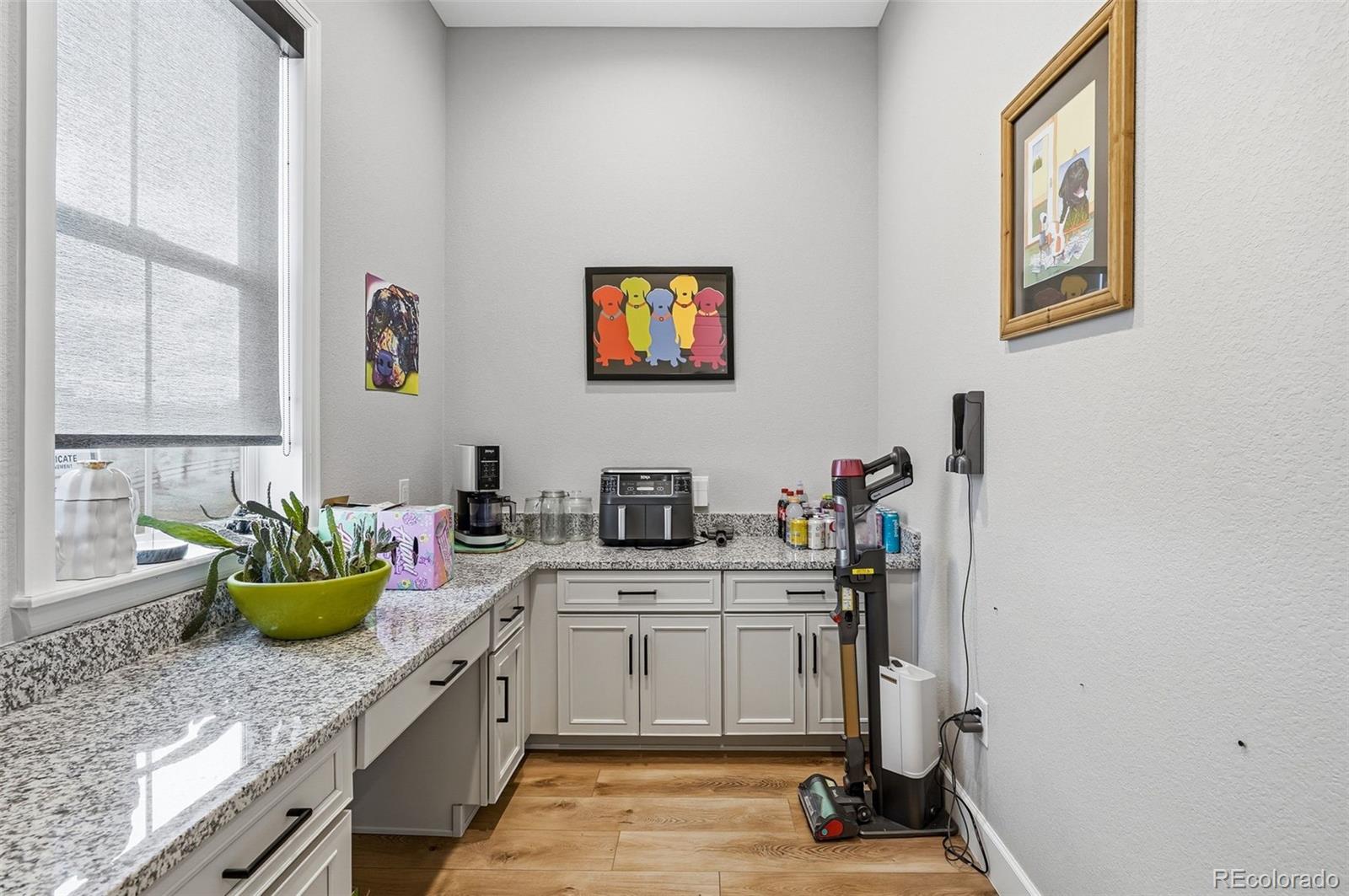 9341 Red Primrose Street