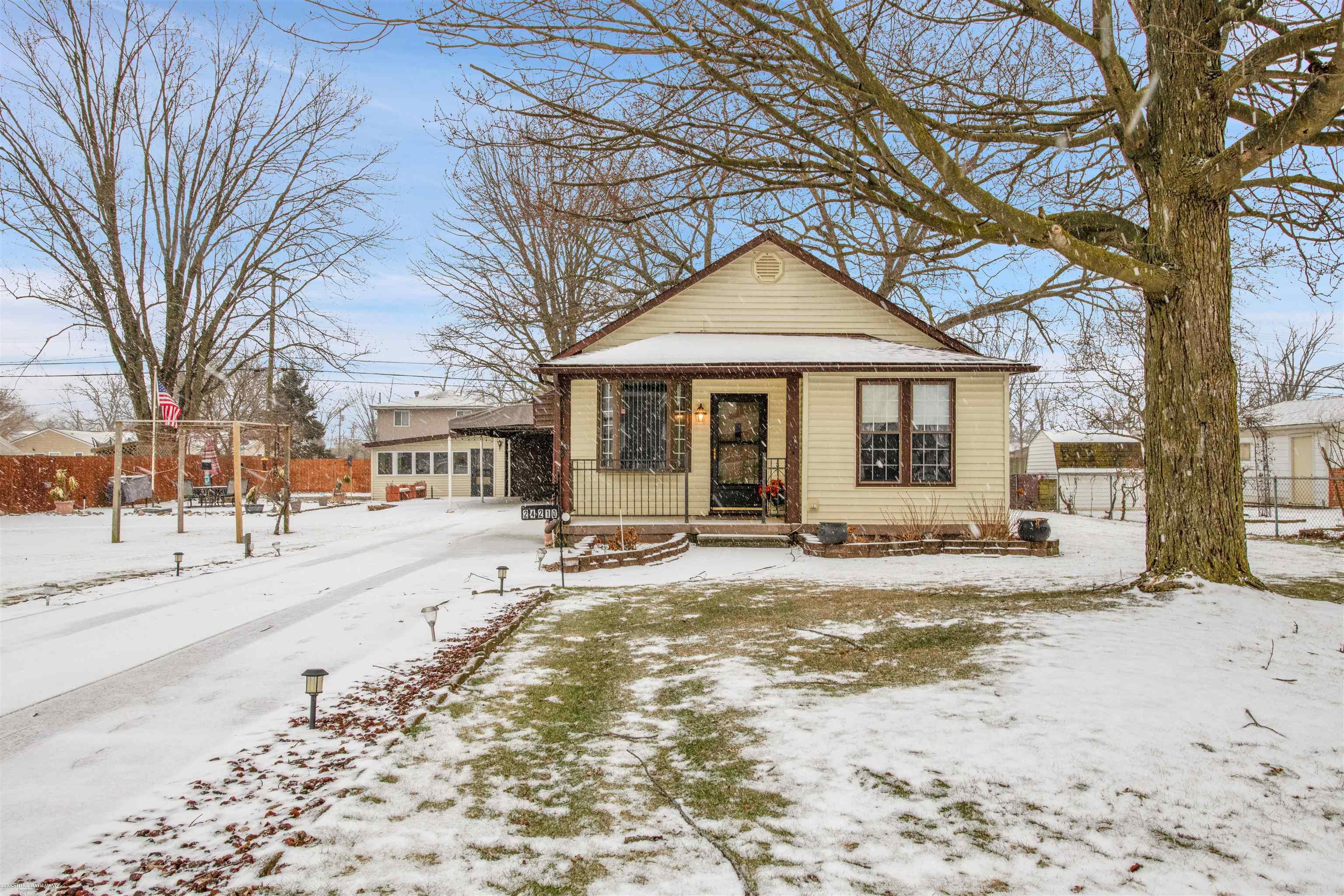 24210 Trombley Street