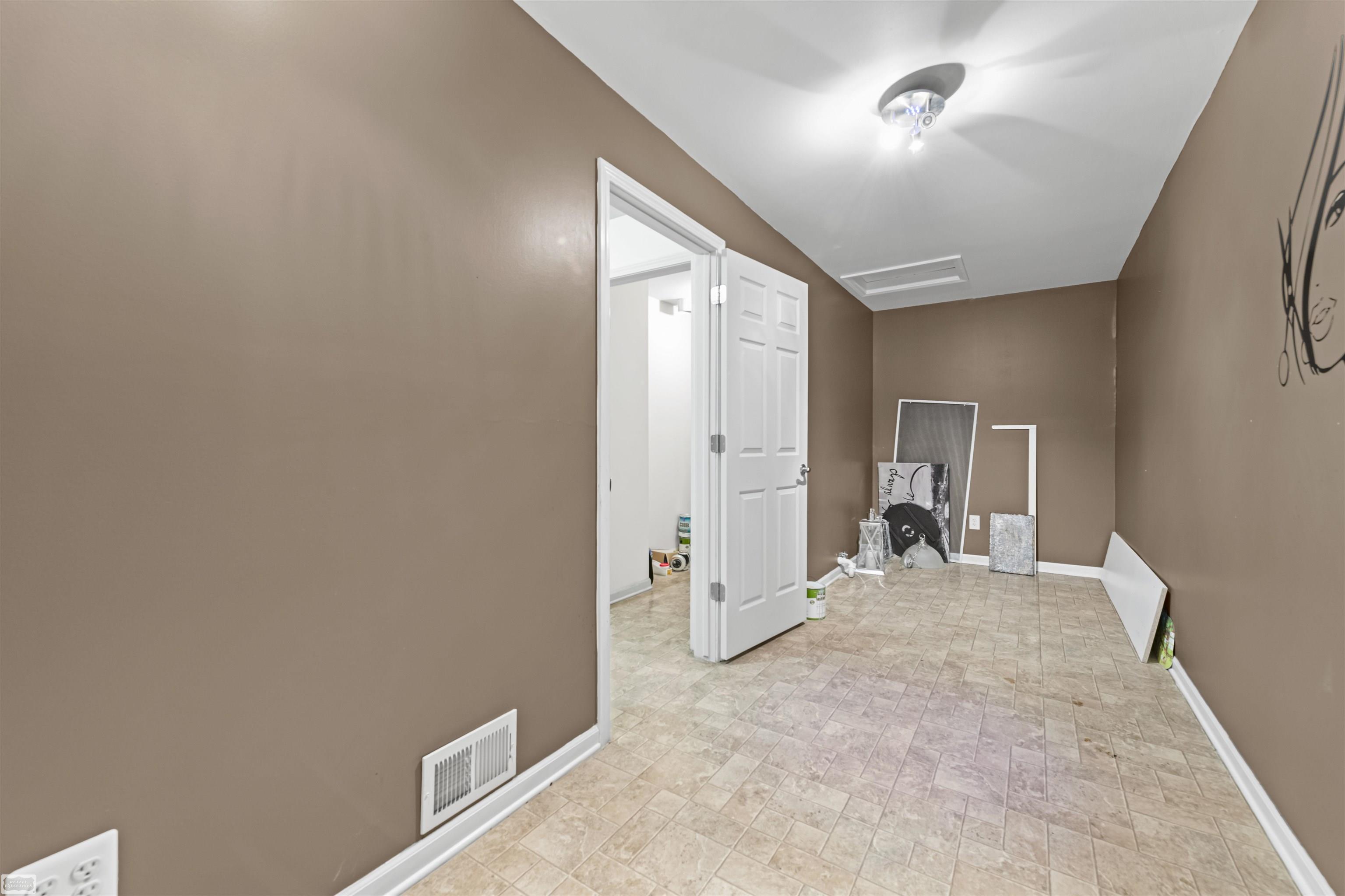 14226 Shadywood Drive