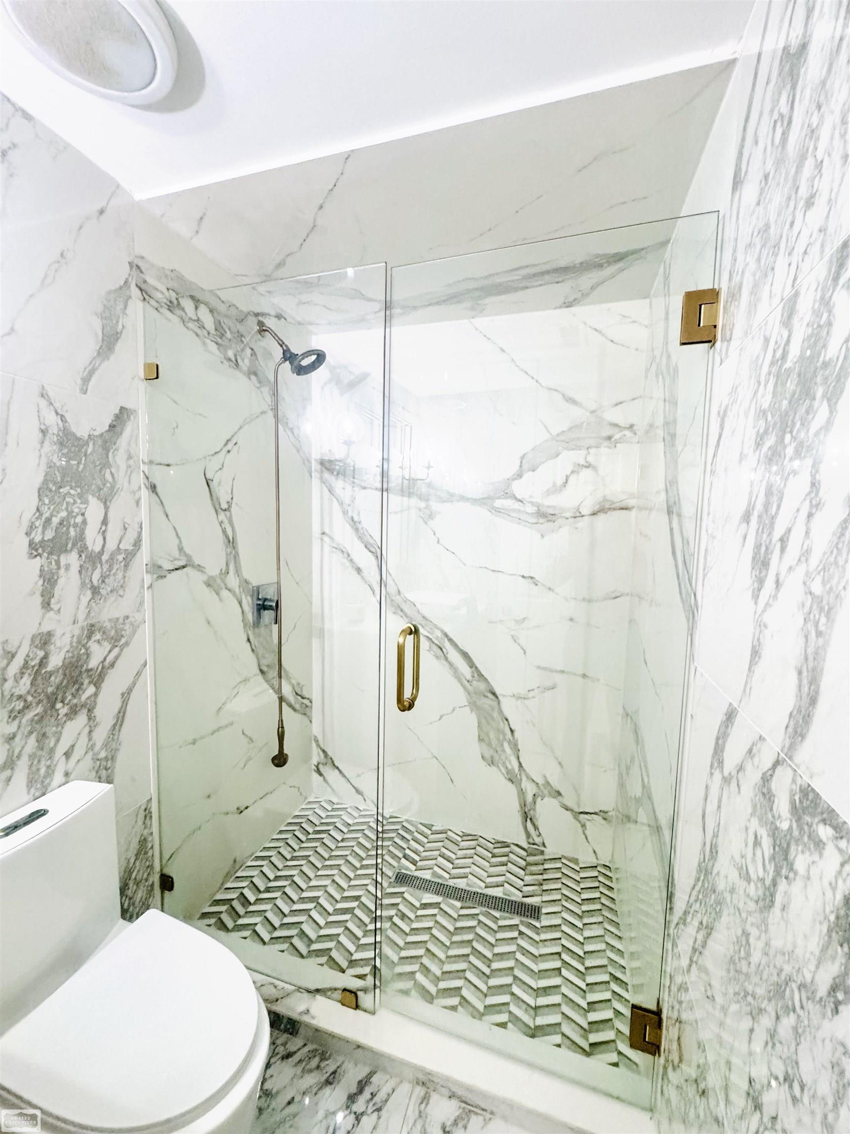 14226 Shadywood Drive