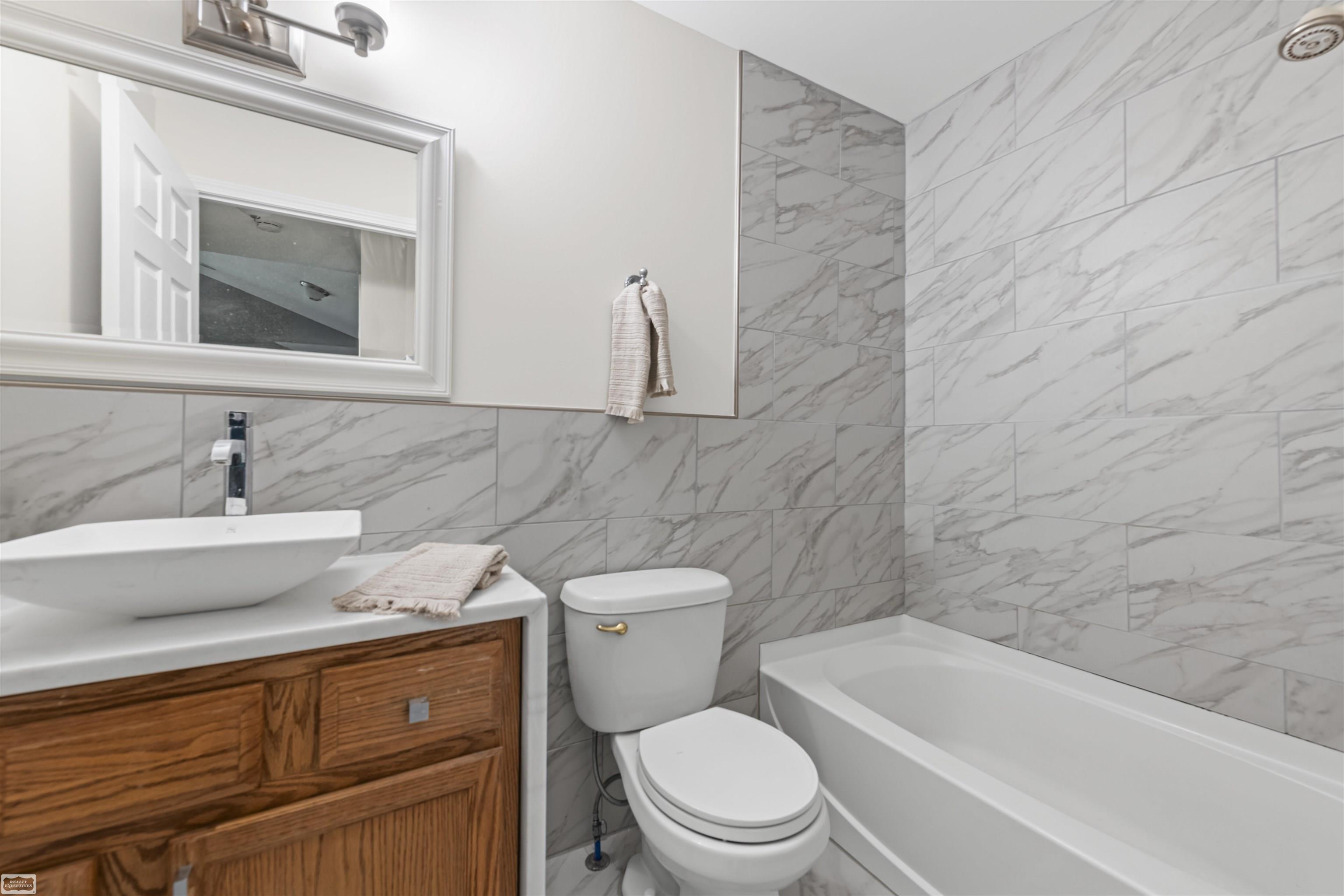 14226 Shadywood Drive