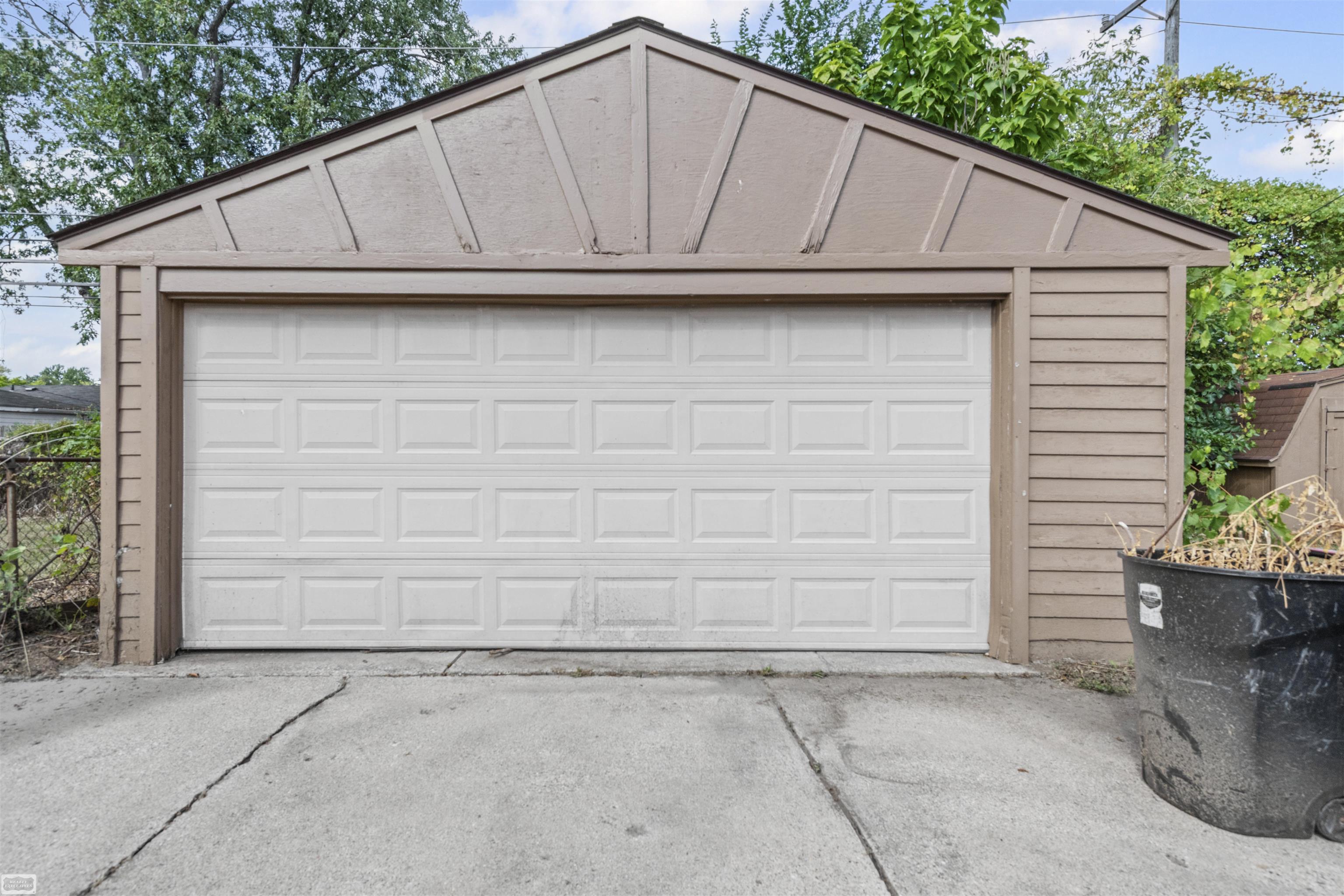 867 E Kalama Streets