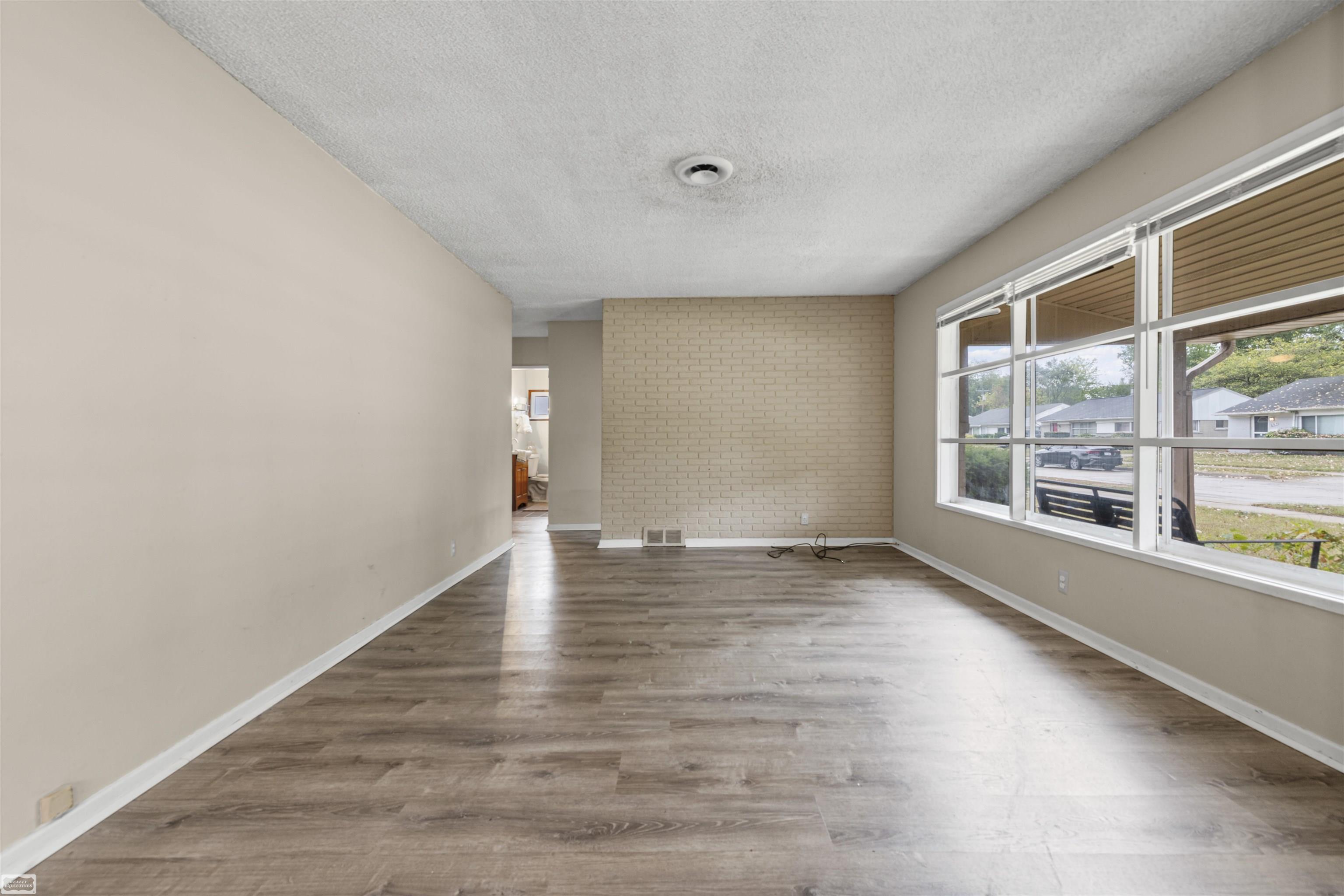 867 E Kalama Streets