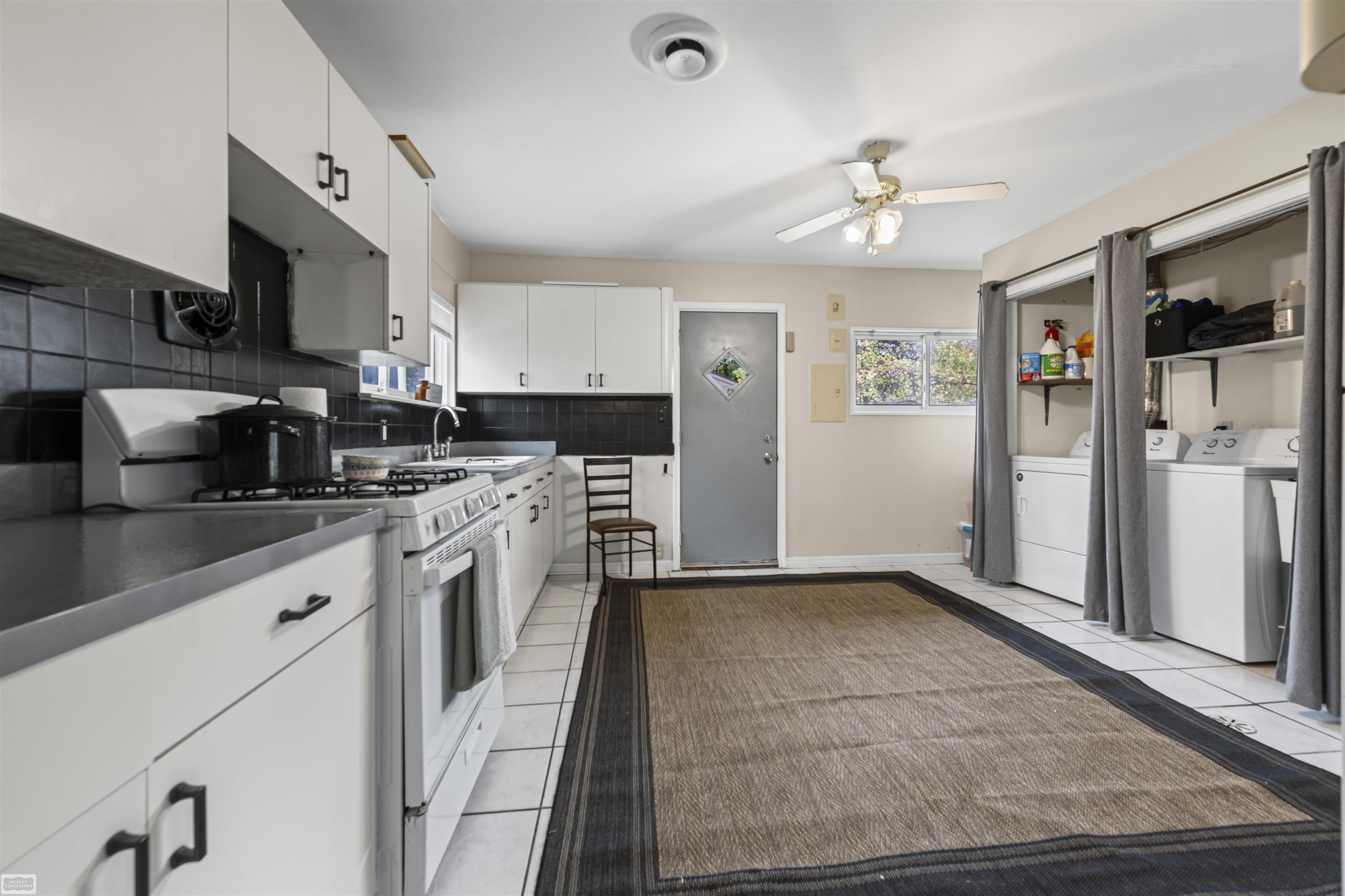 867 E Kalama Streets