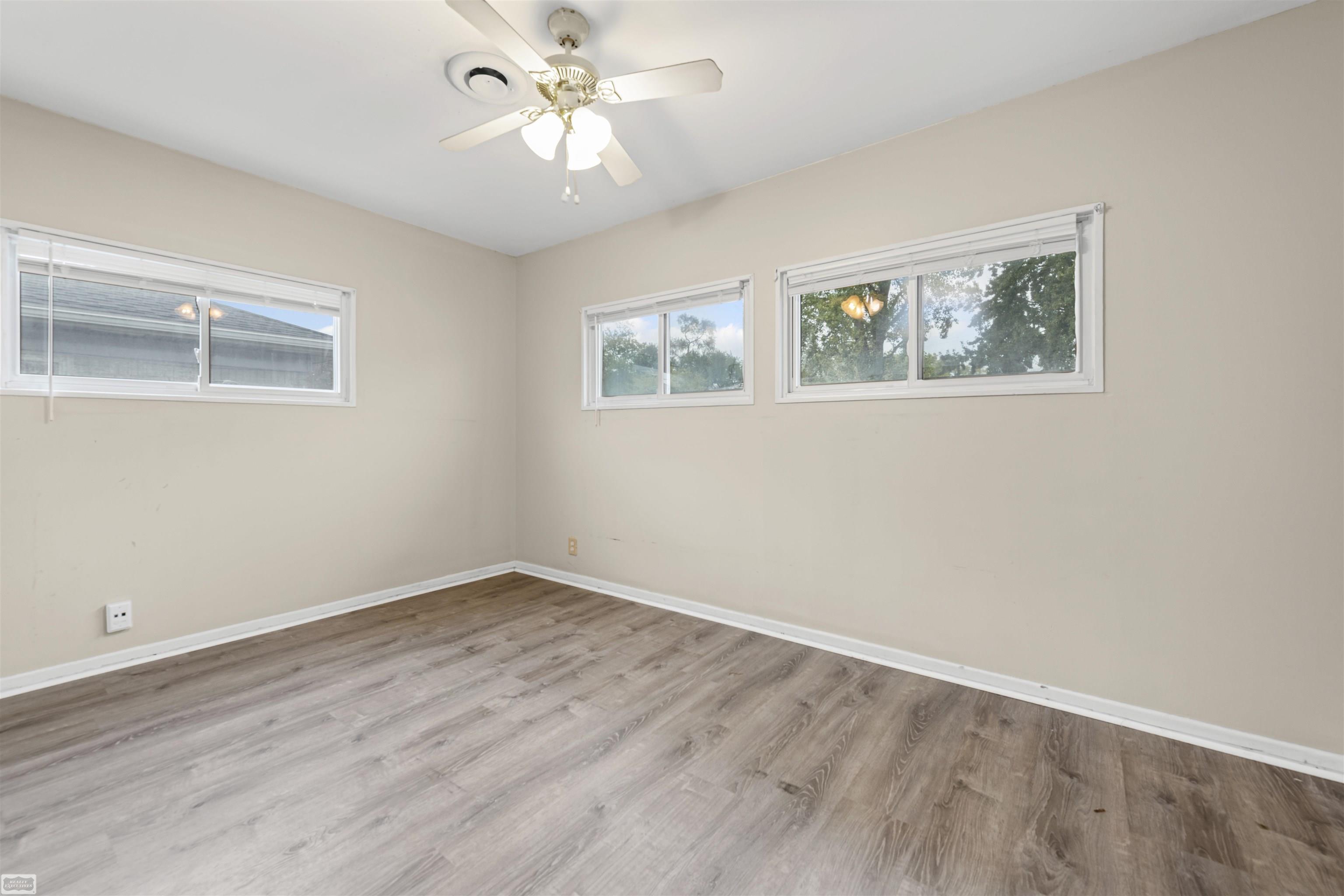 867 E Kalama Streets