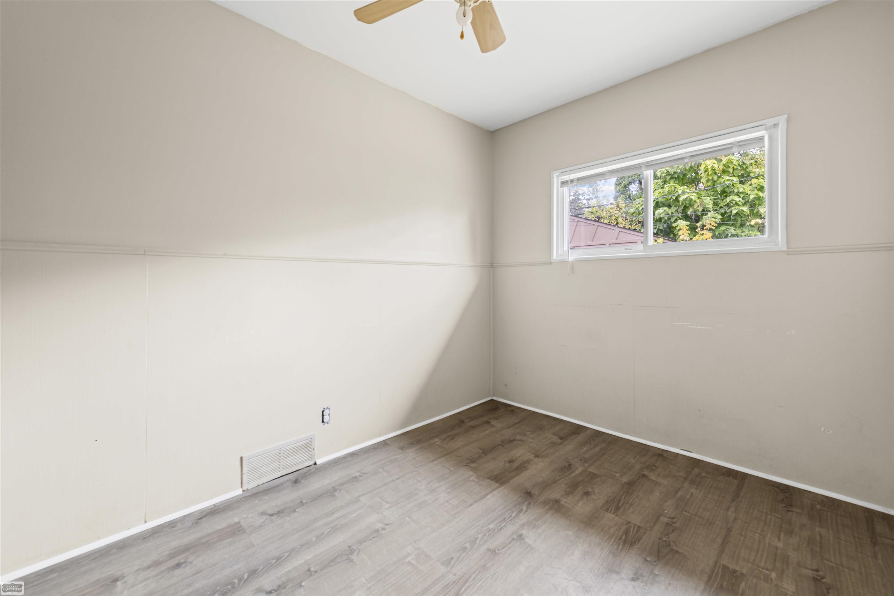 867 E Kalama Streets