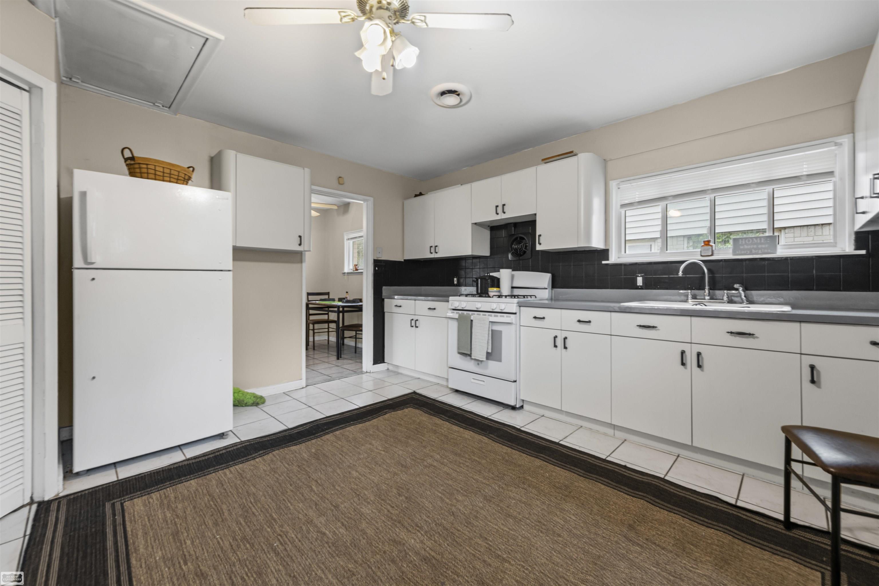 867 E Kalama Streets