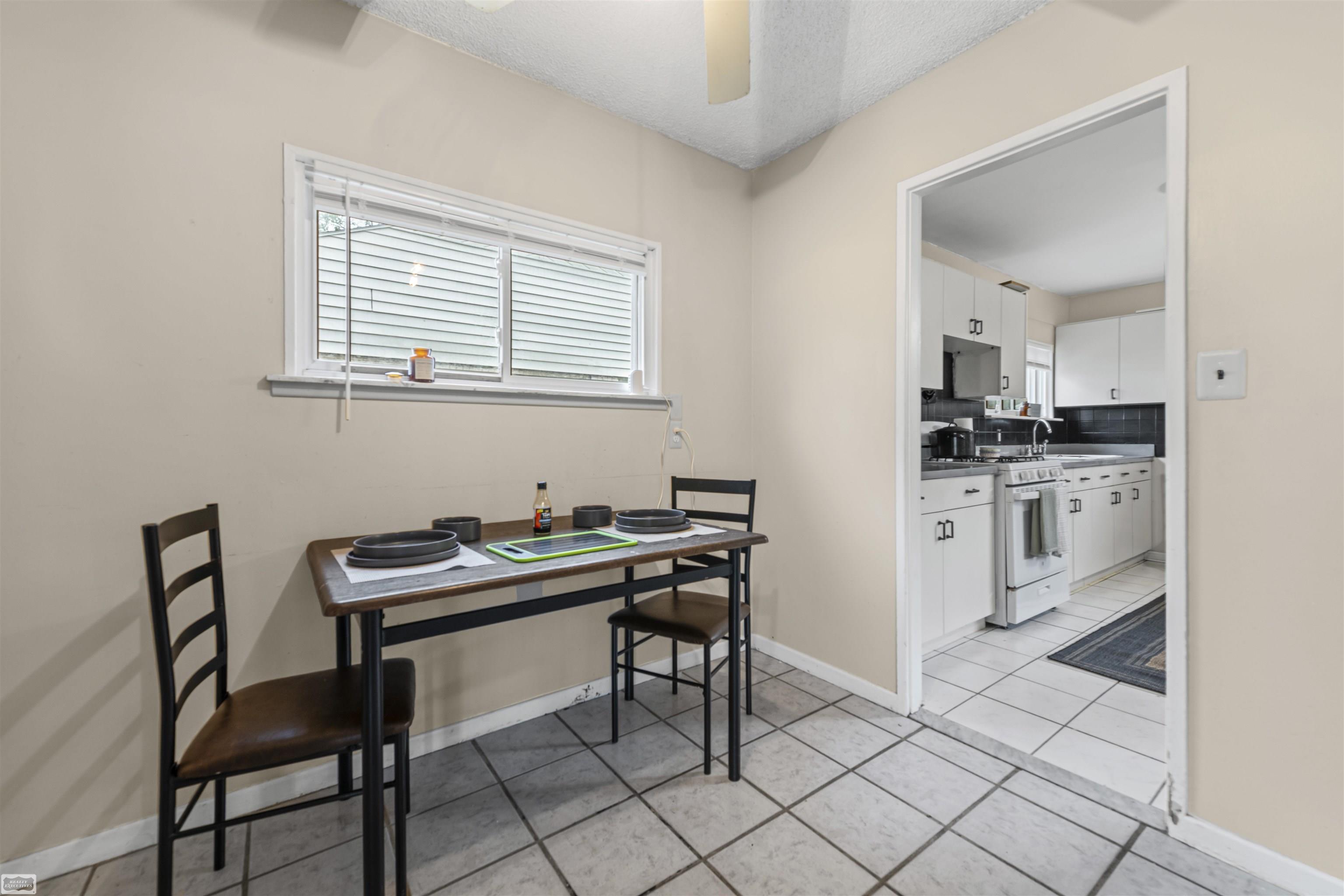 867 E Kalama Streets