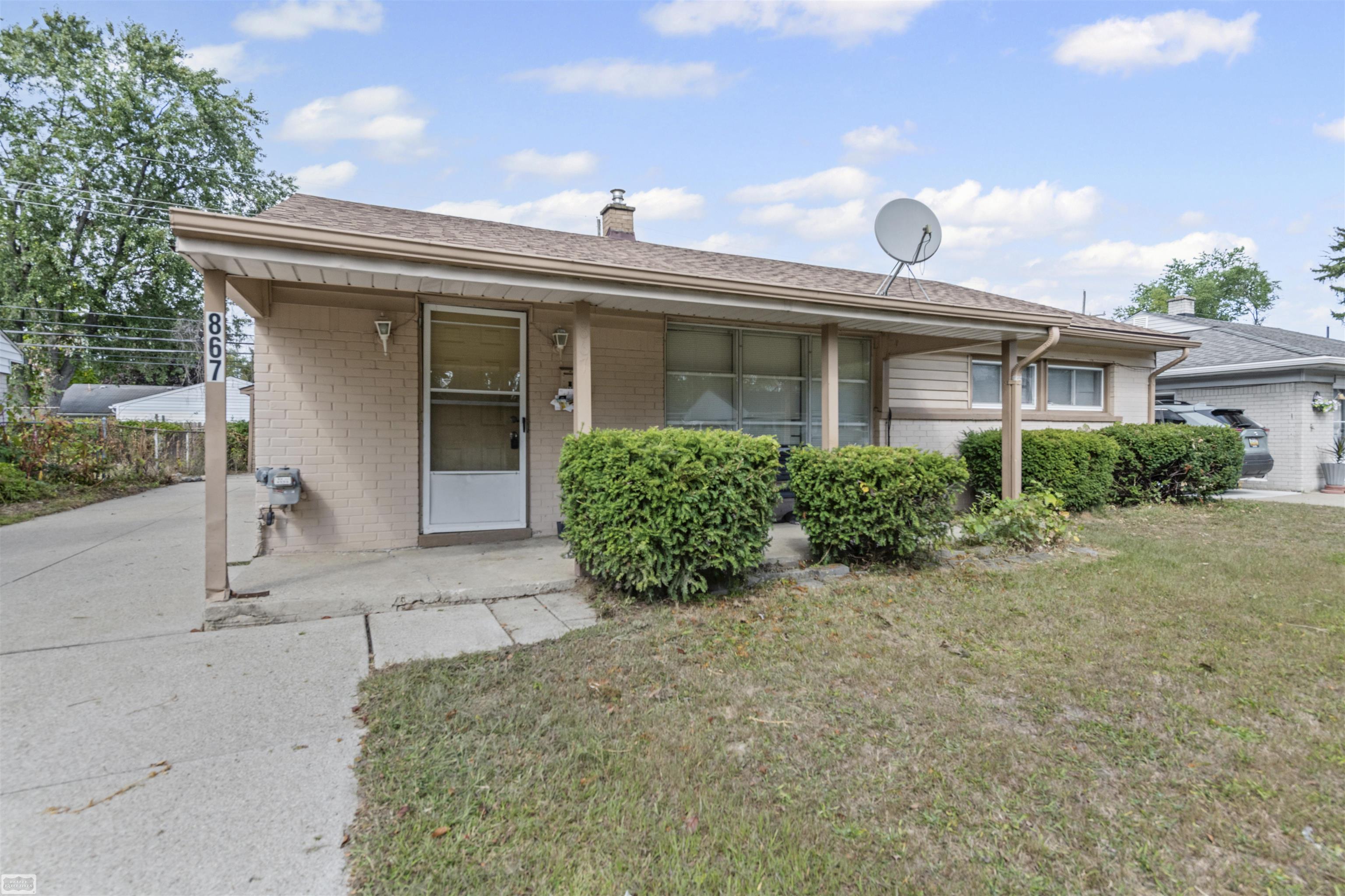 867 E Kalama Streets