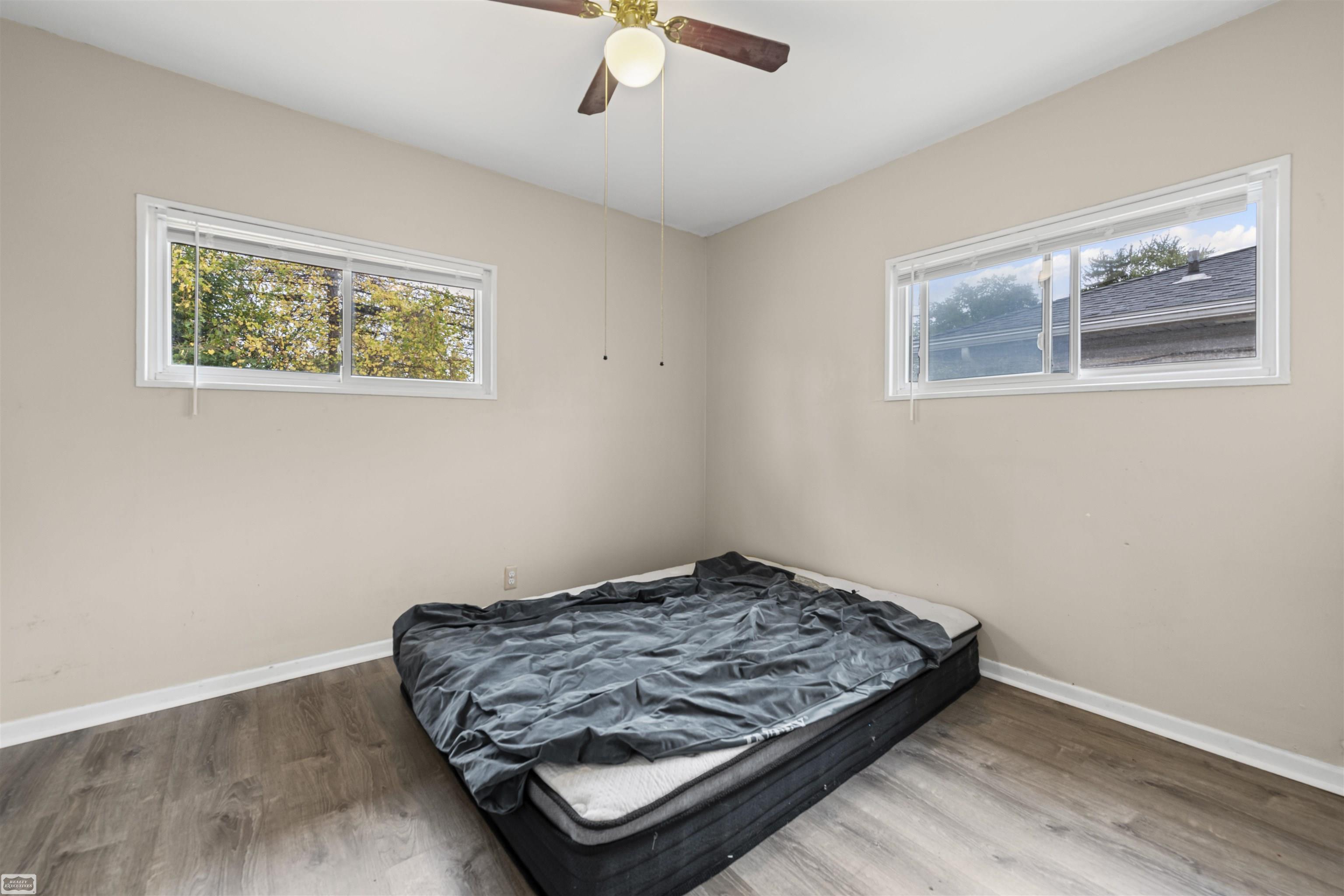 867 E Kalama Streets