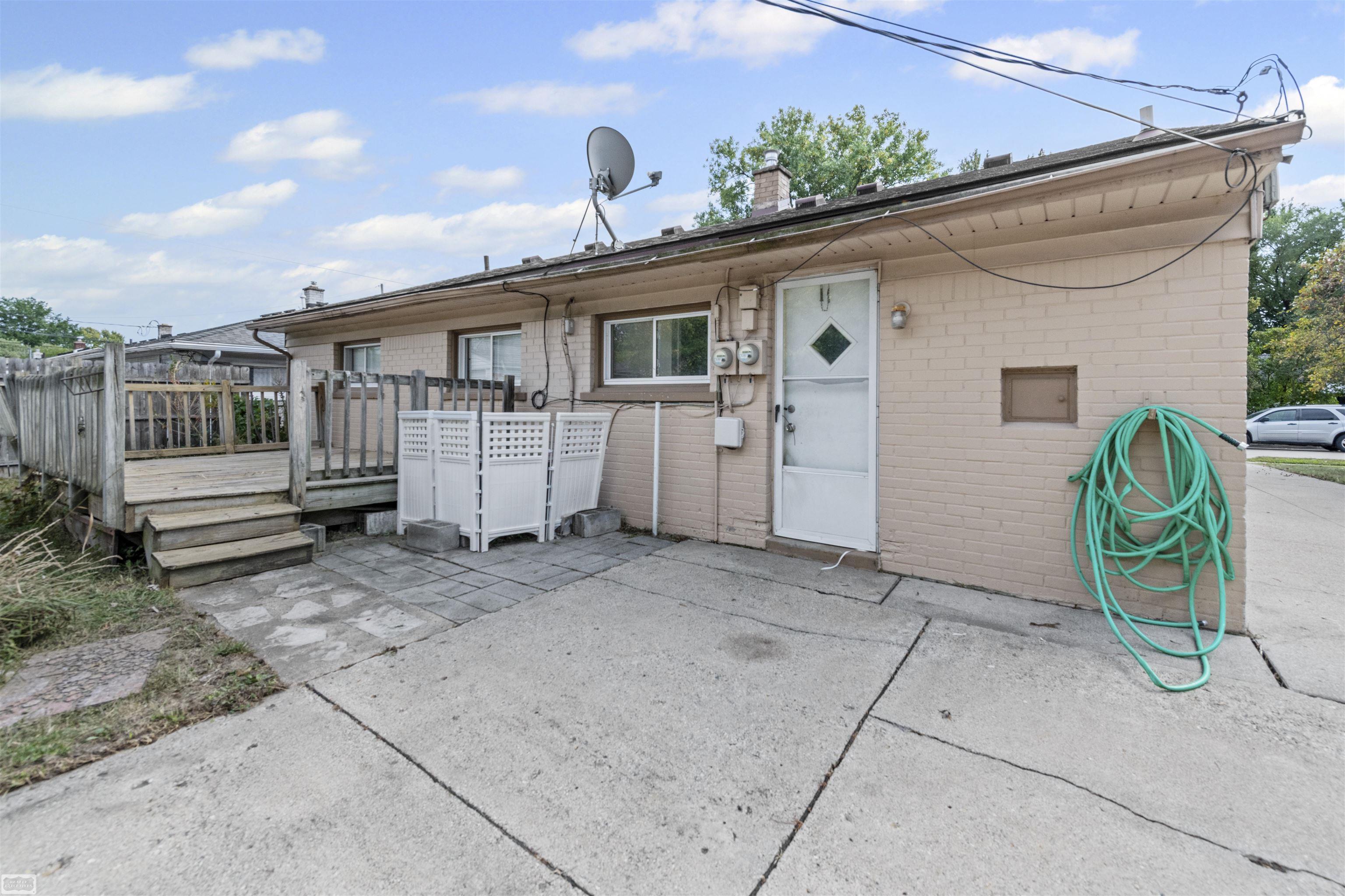 867 E Kalama Streets