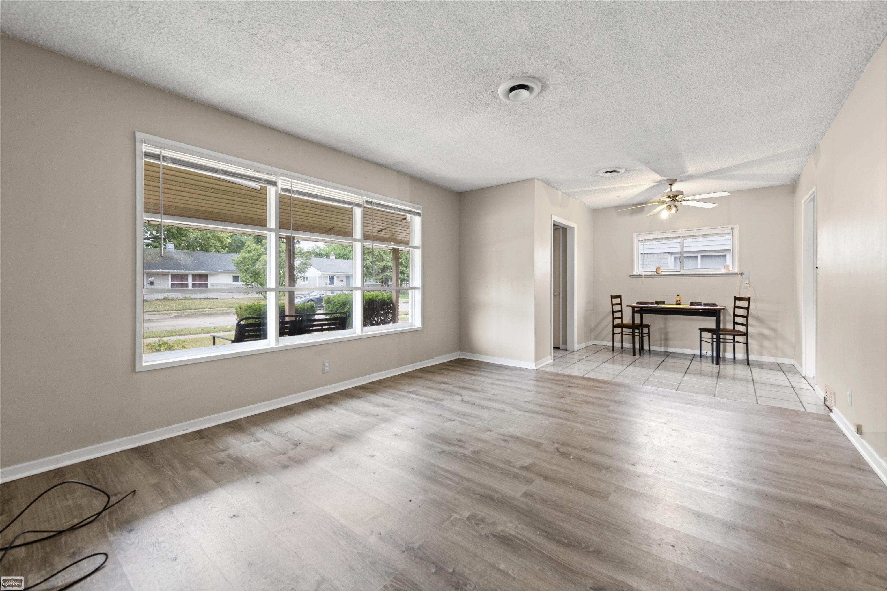 867 E Kalama Streets