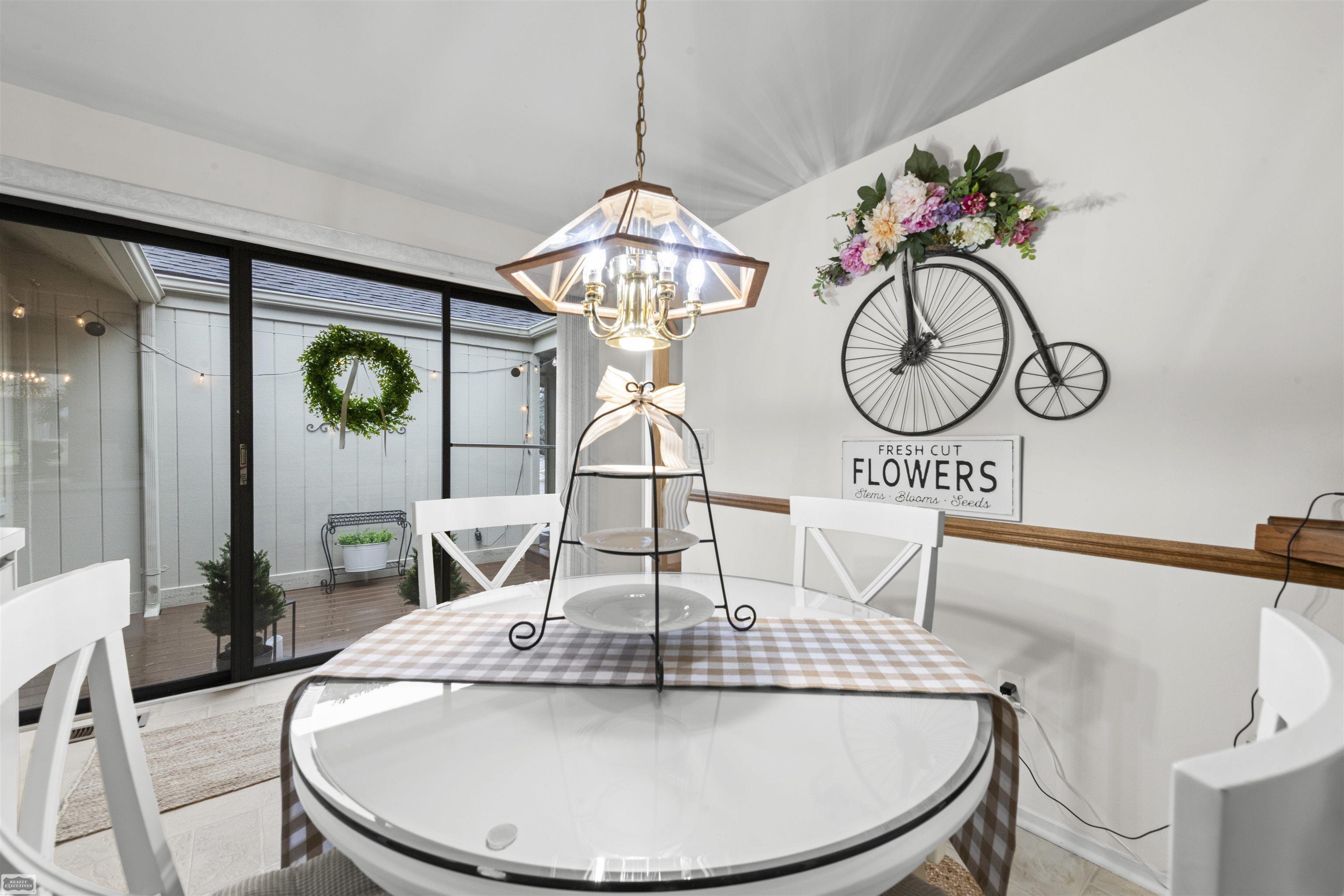 5605 Hillcrest Circle