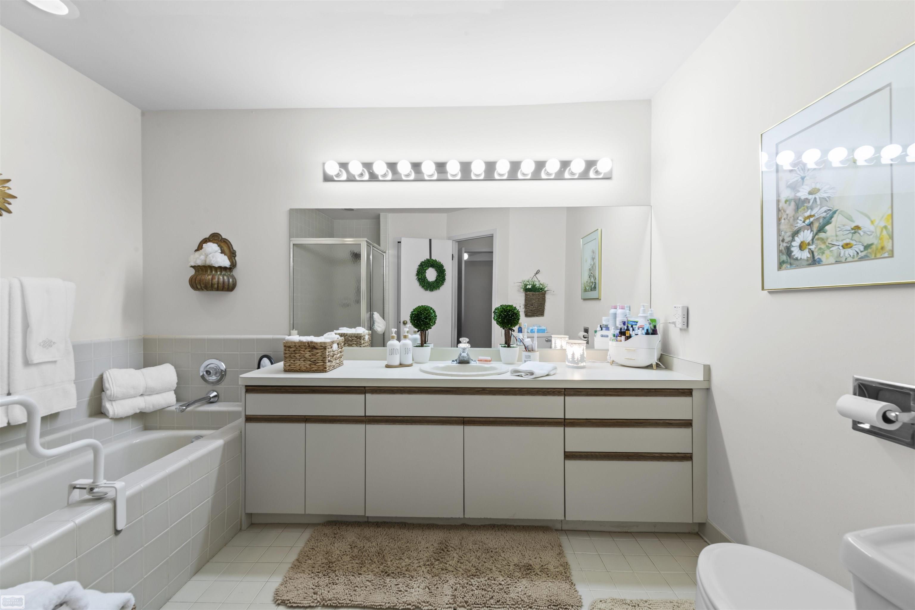 5605 Hillcrest Circle