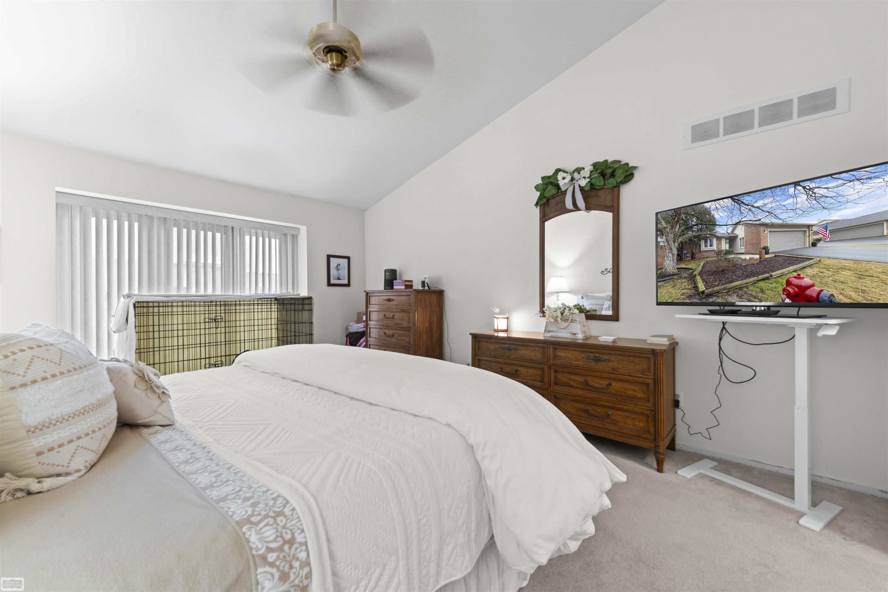 5605 Hillcrest Circle