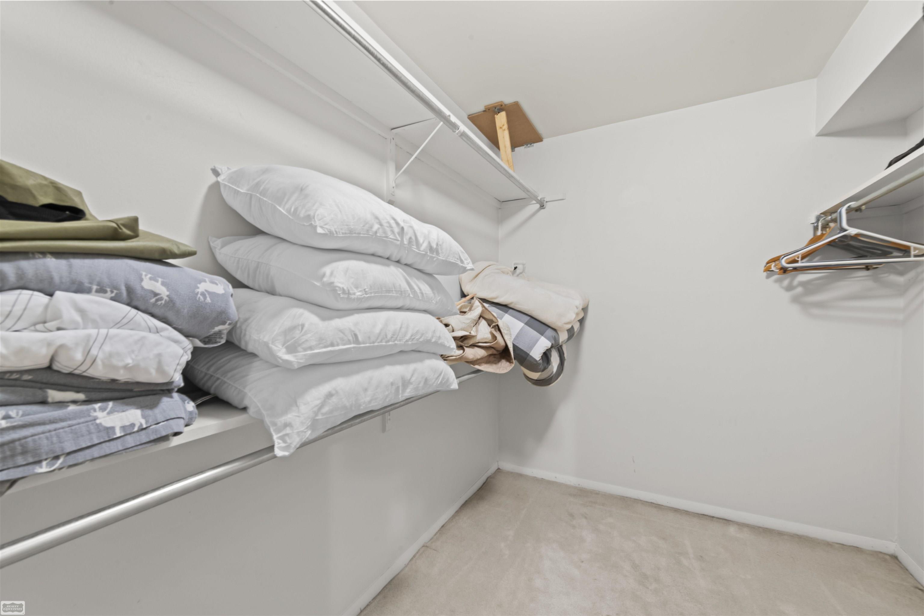 5605 Hillcrest Circle