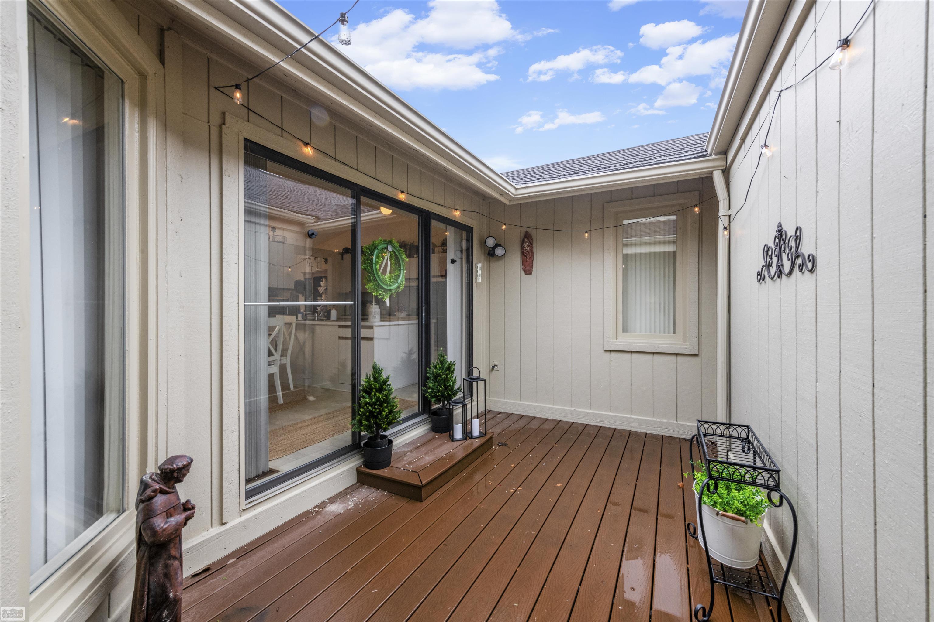 5605 Hillcrest Circle