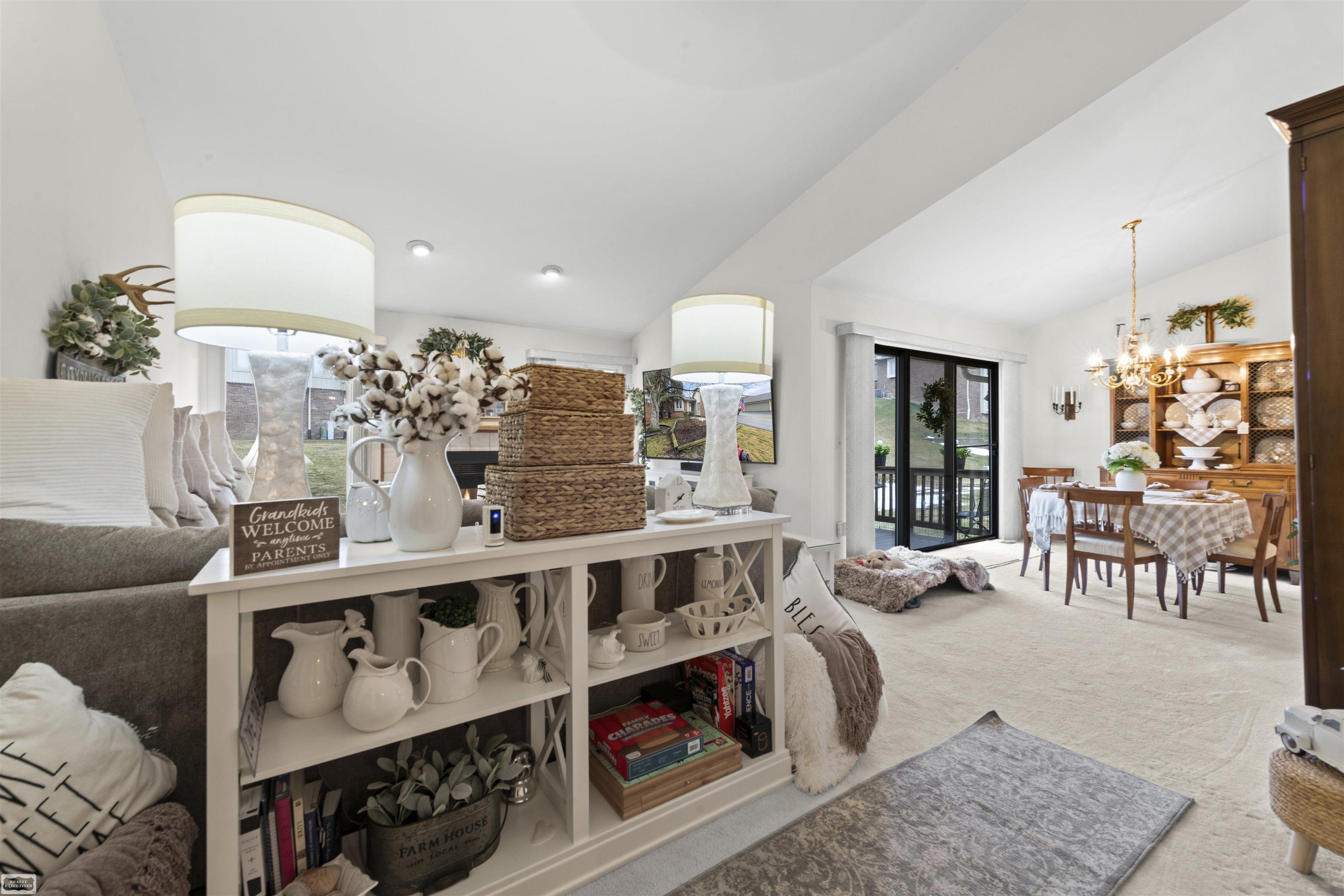 5605 Hillcrest Circle