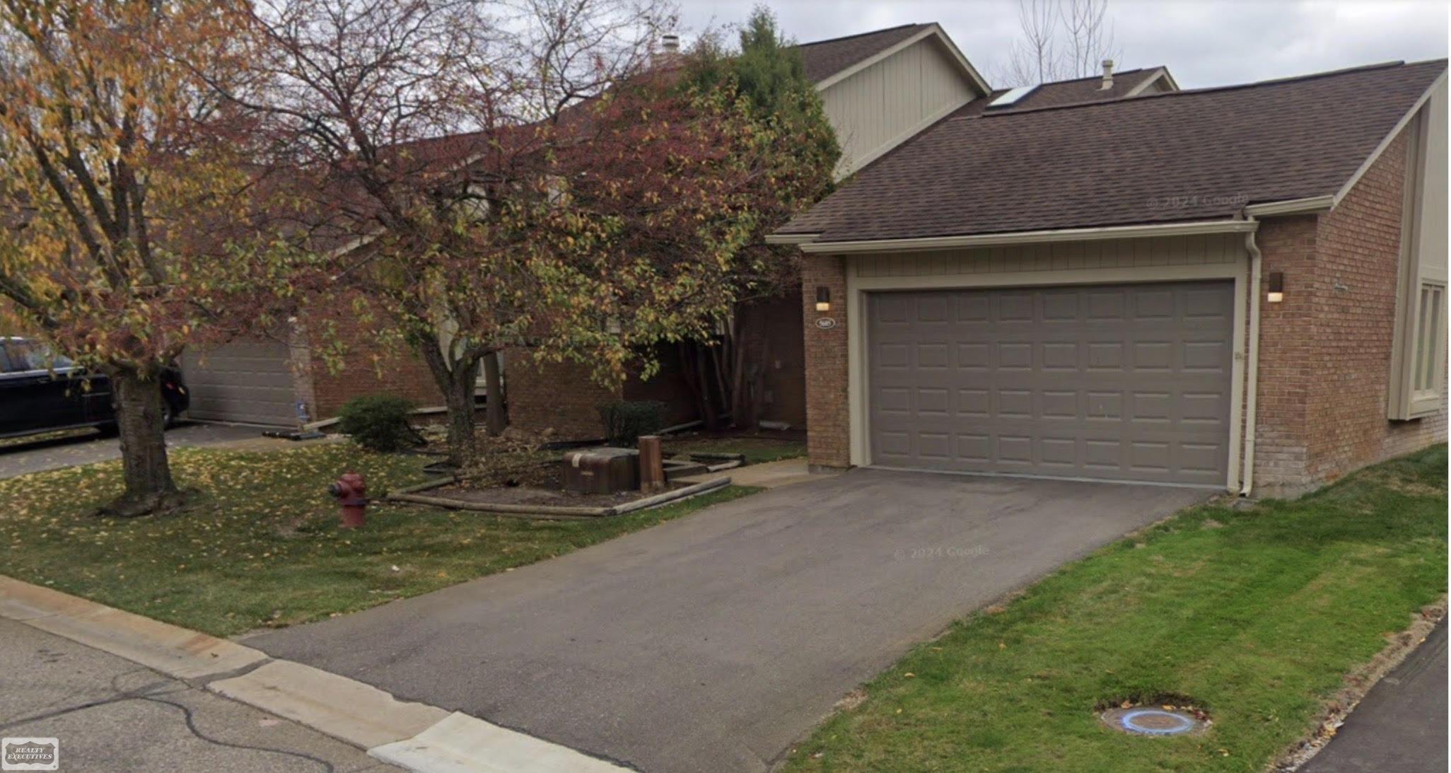 5605 Hillcrest Circle