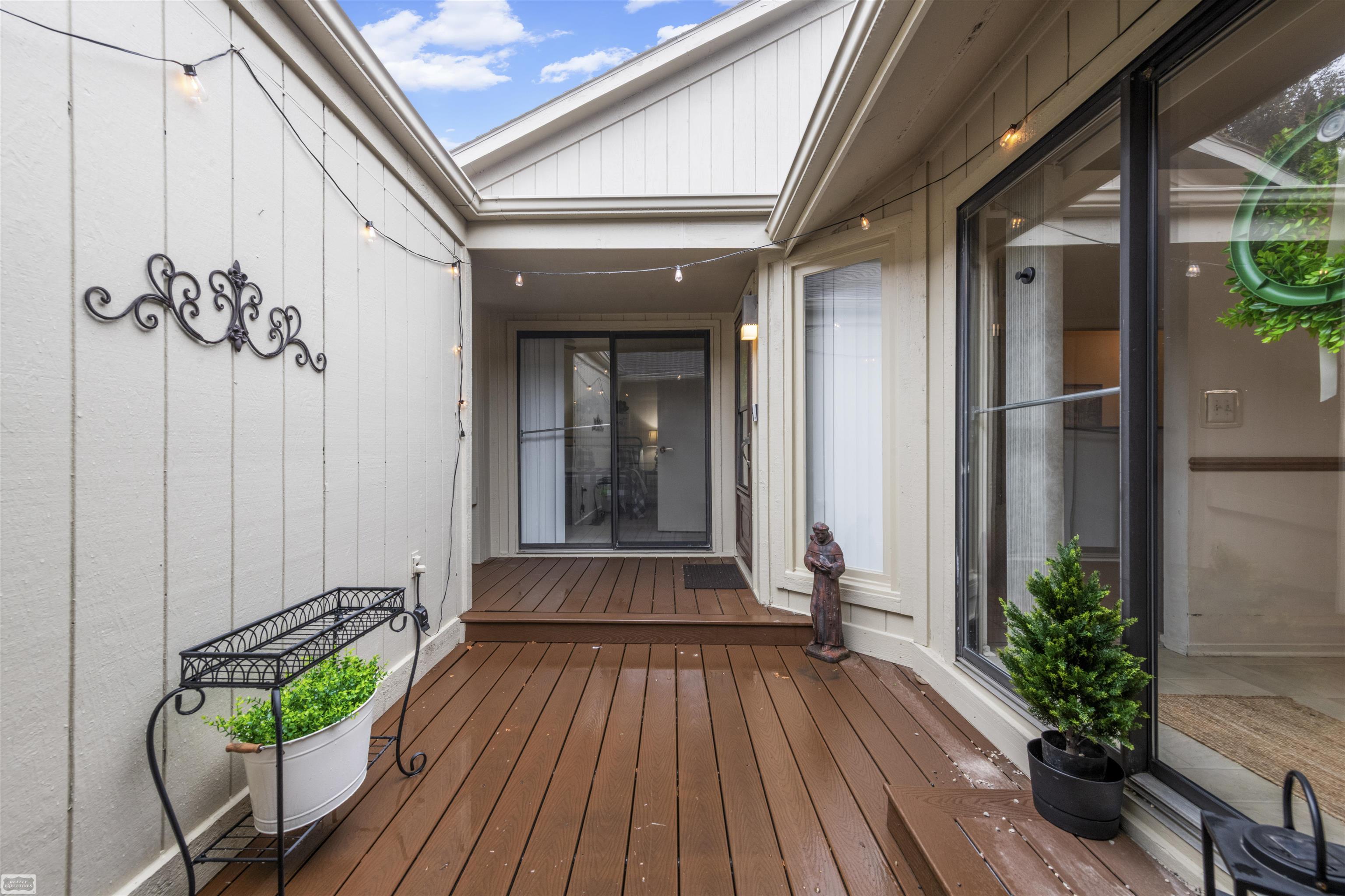 5605 Hillcrest Circle