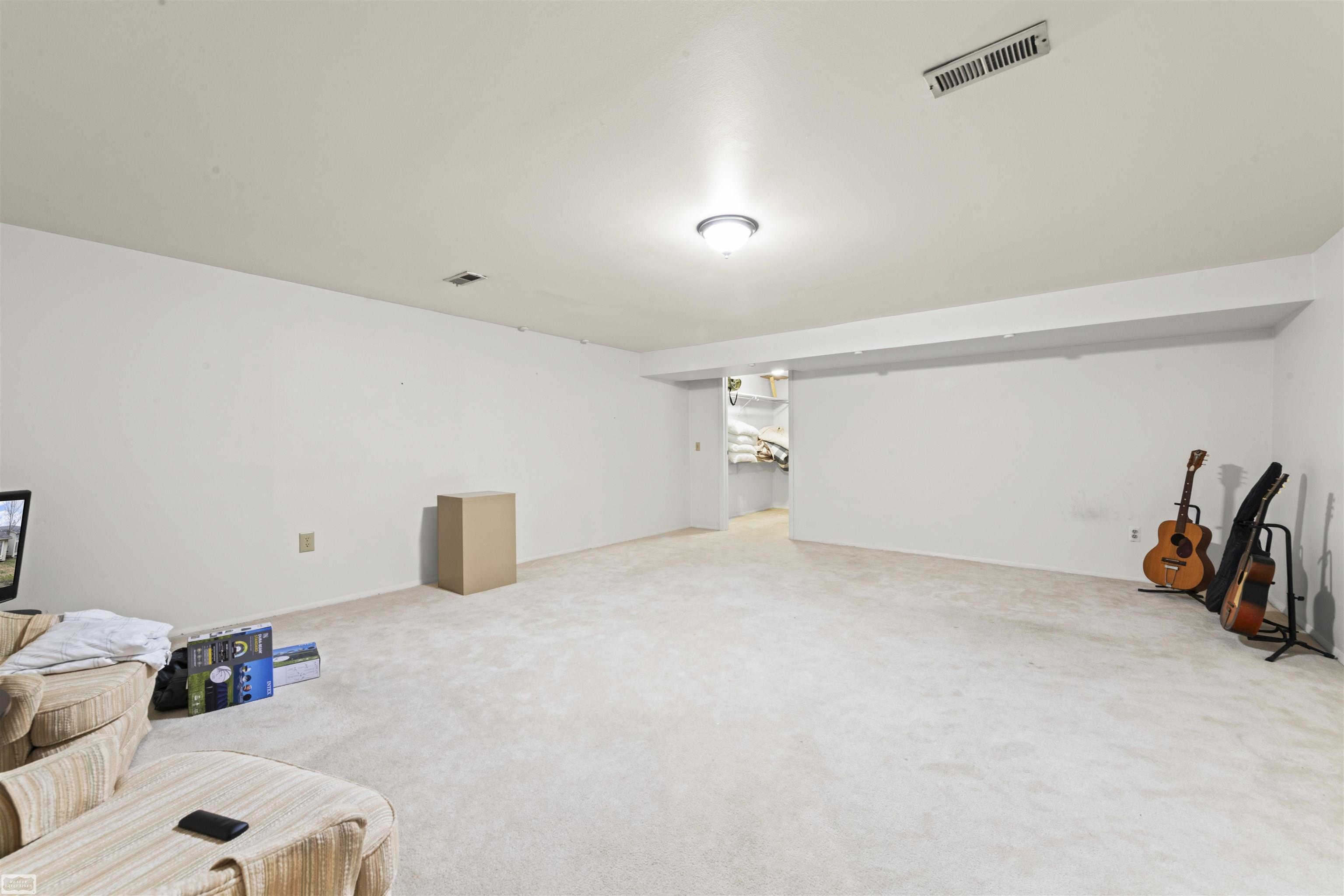 5605 Hillcrest Circle