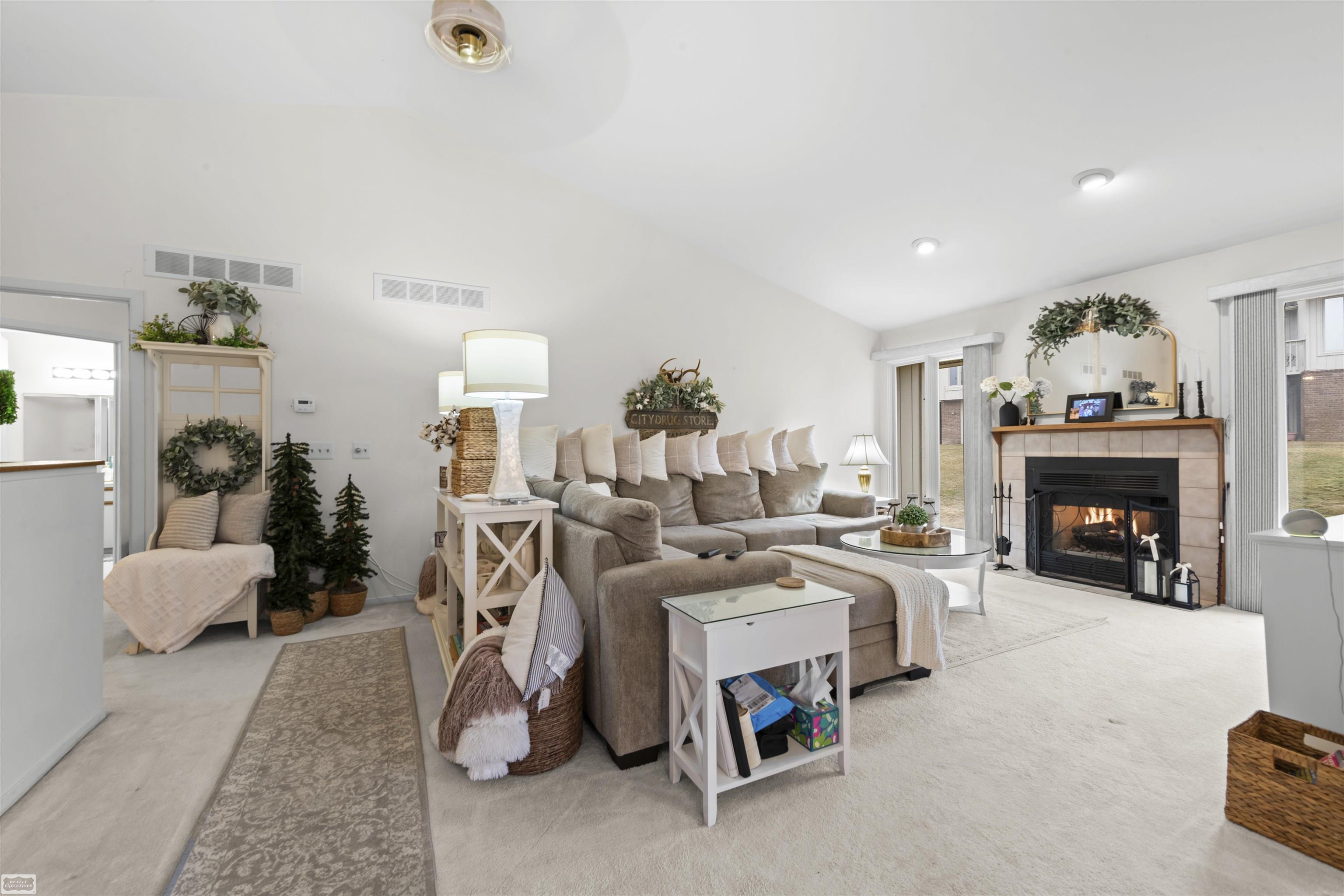 5605 Hillcrest Circle