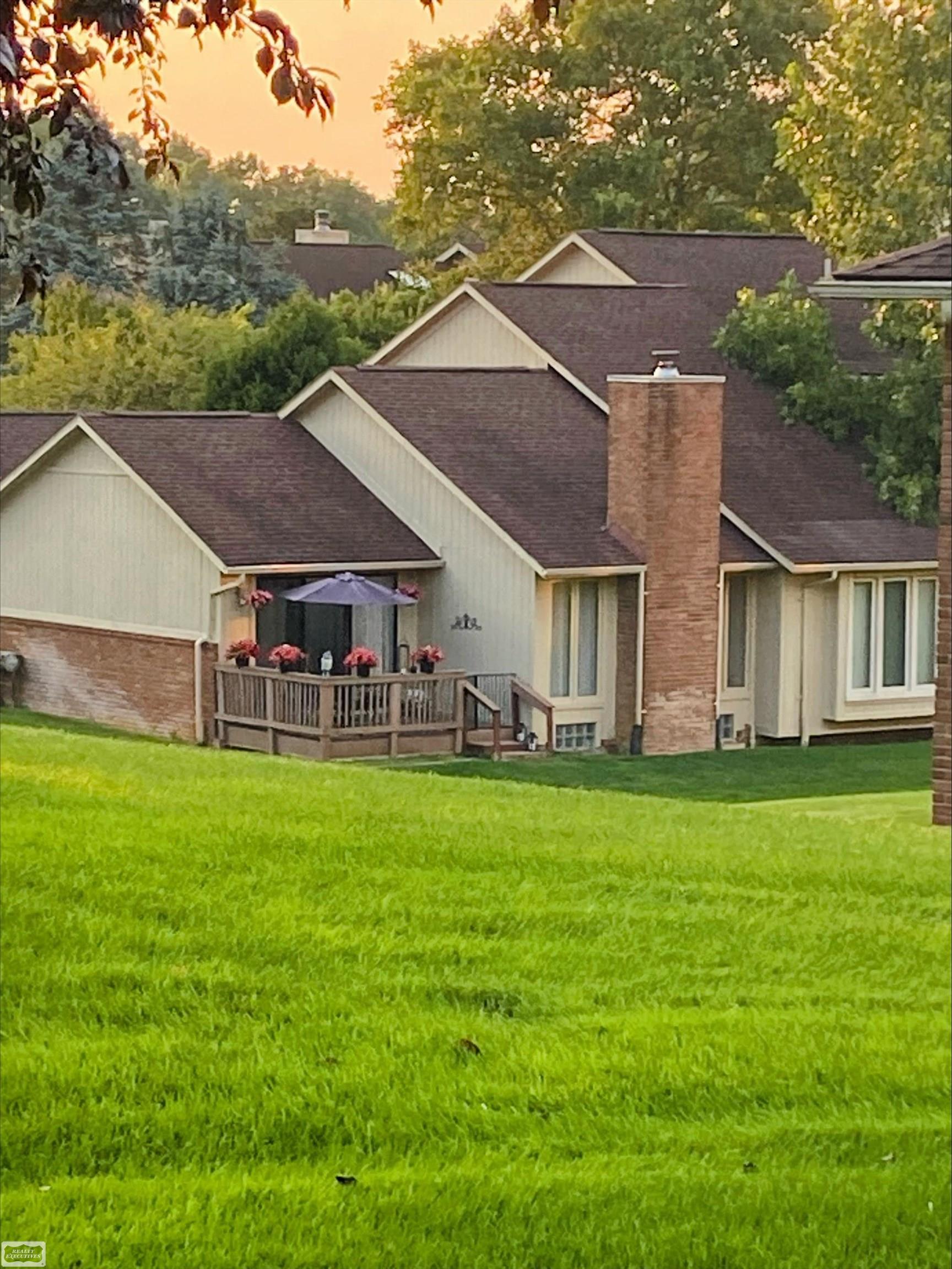 5605 Hillcrest Circle