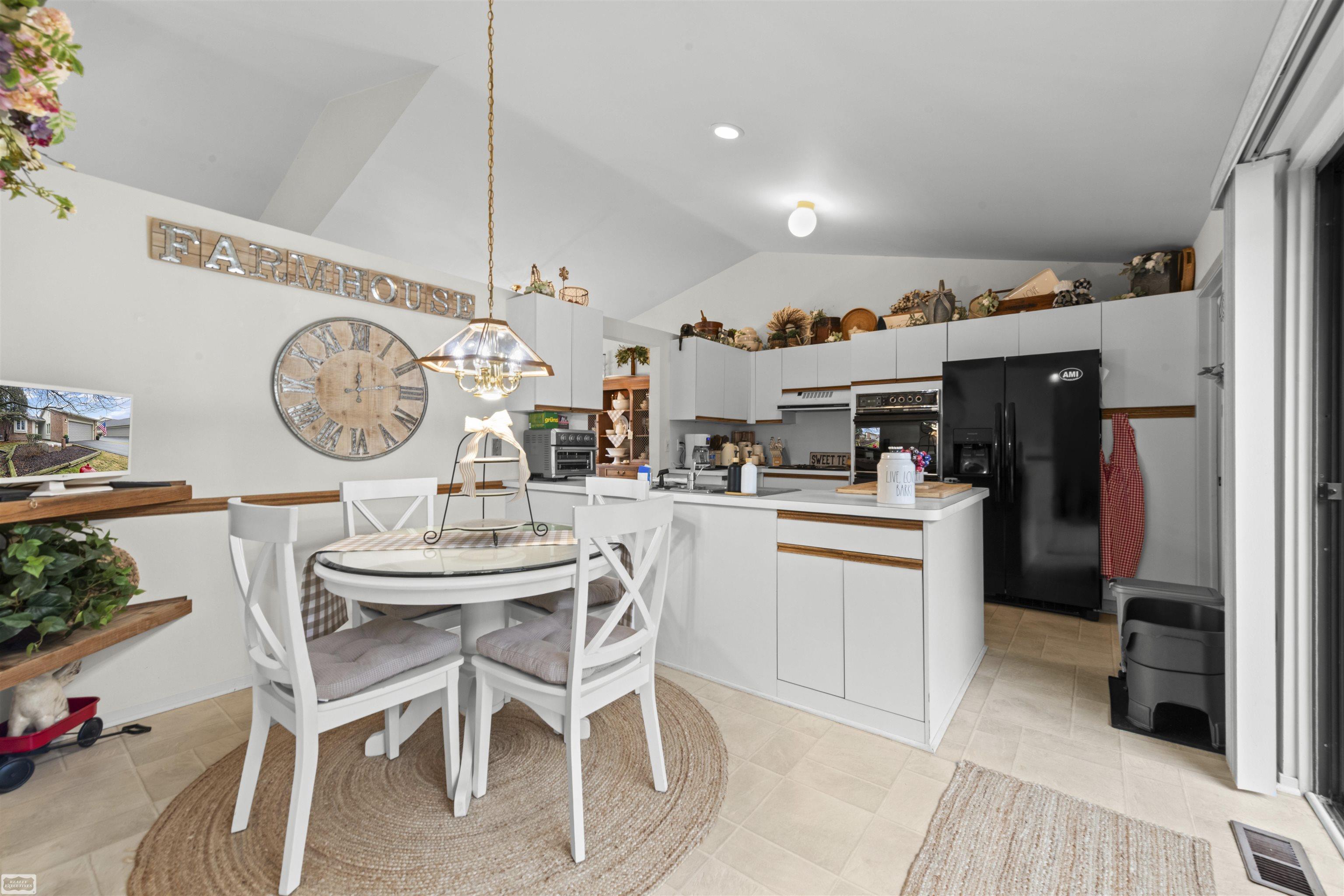 5605 Hillcrest Circle