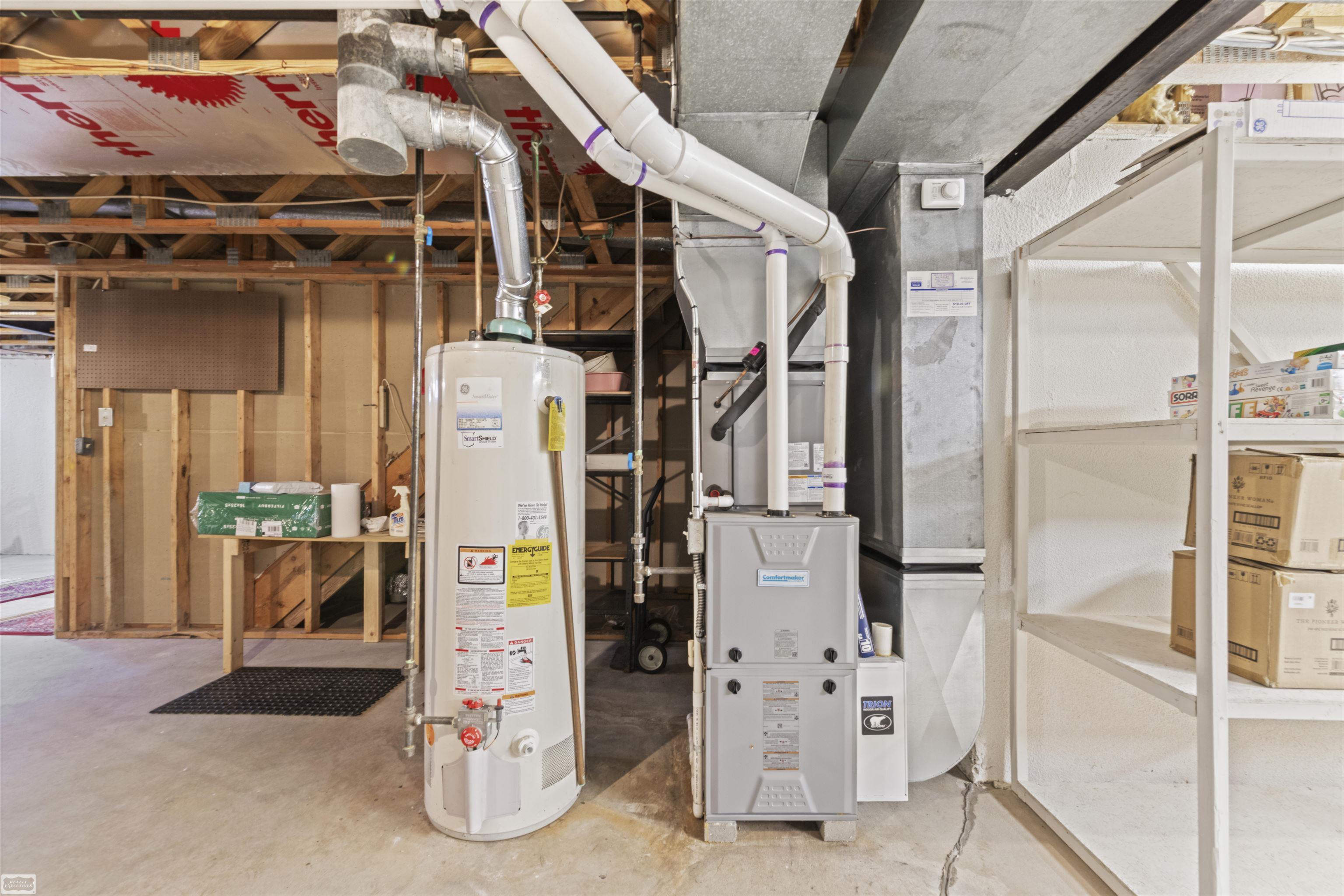 5605 Hillcrest Circle