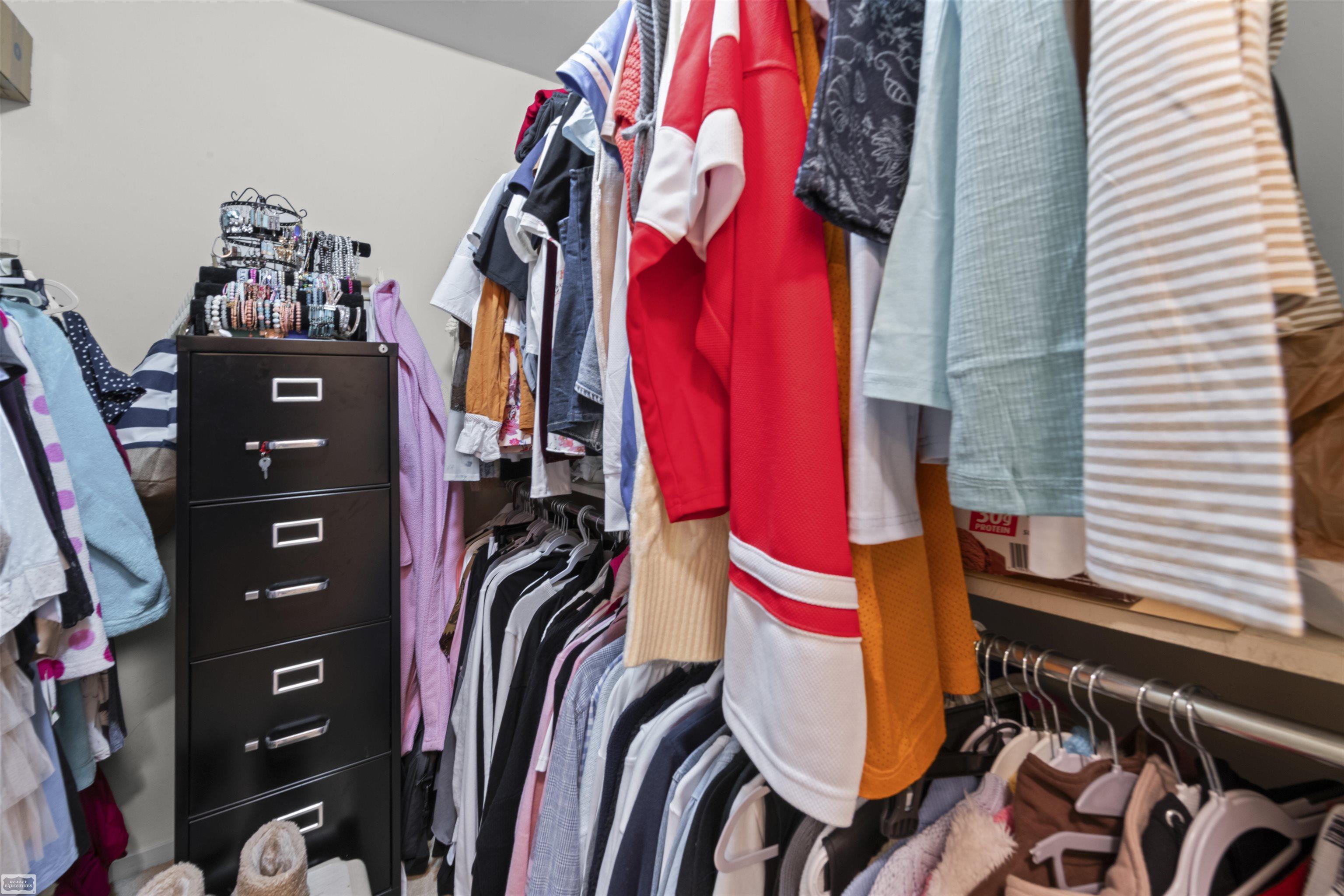 5605 Hillcrest Circle