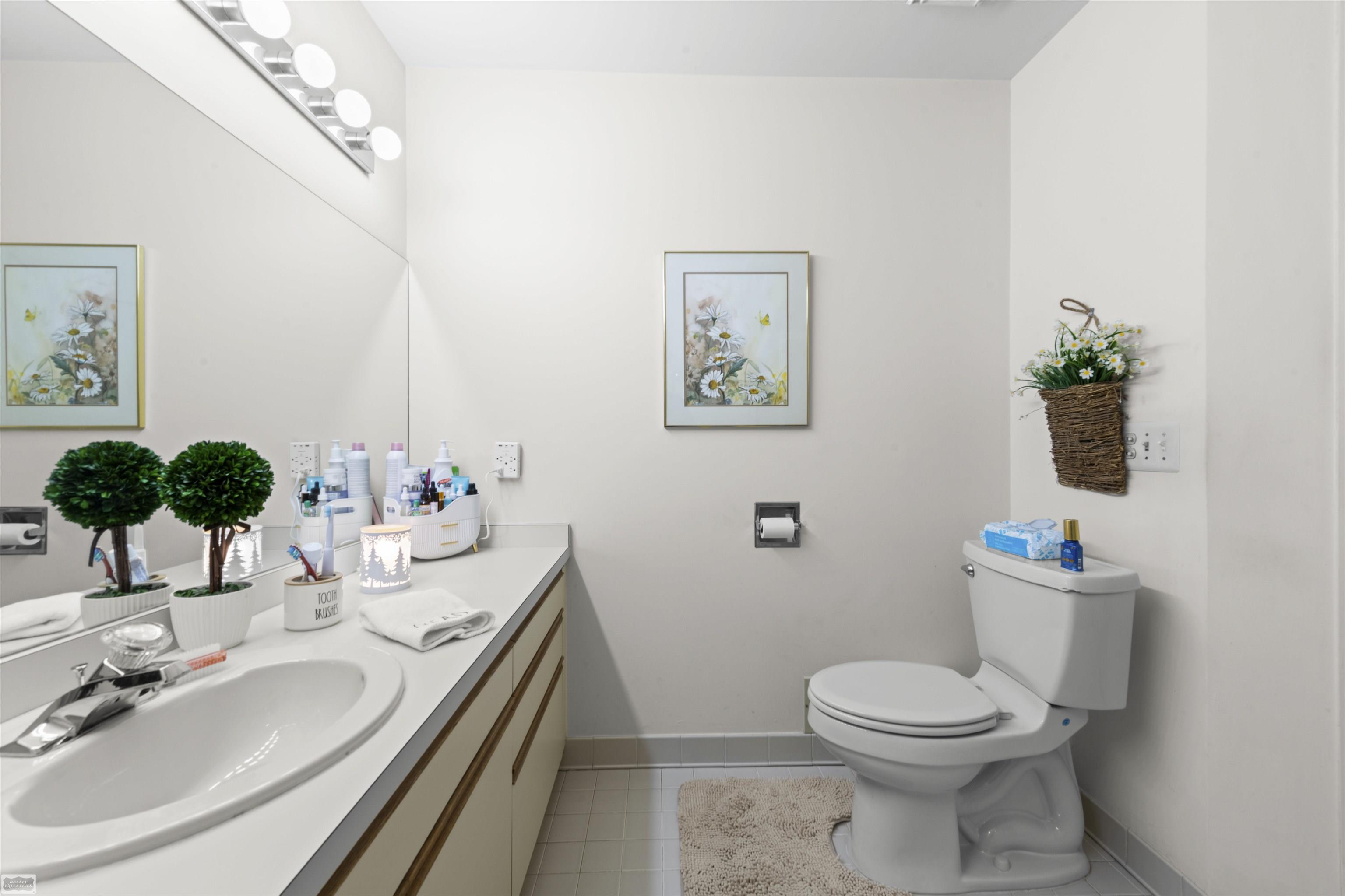 5605 Hillcrest Circle