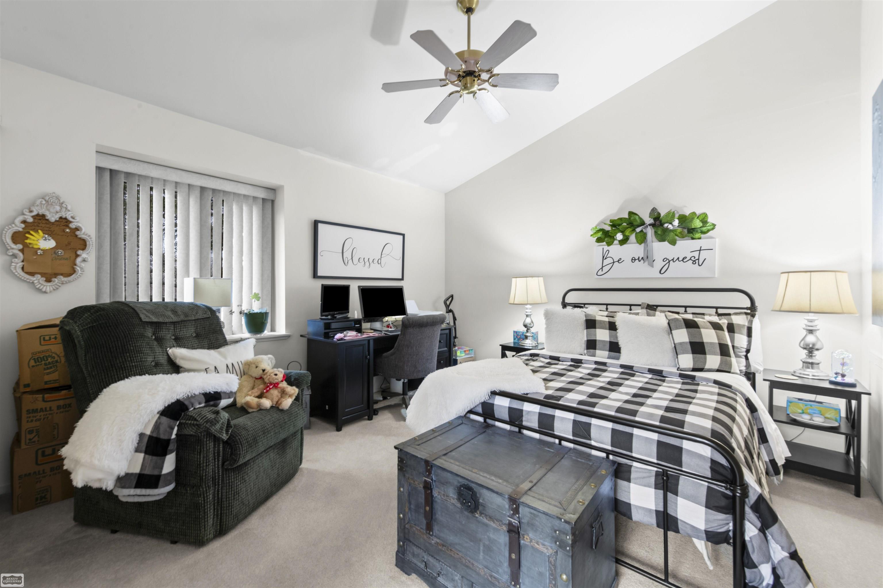 5605 Hillcrest Circle