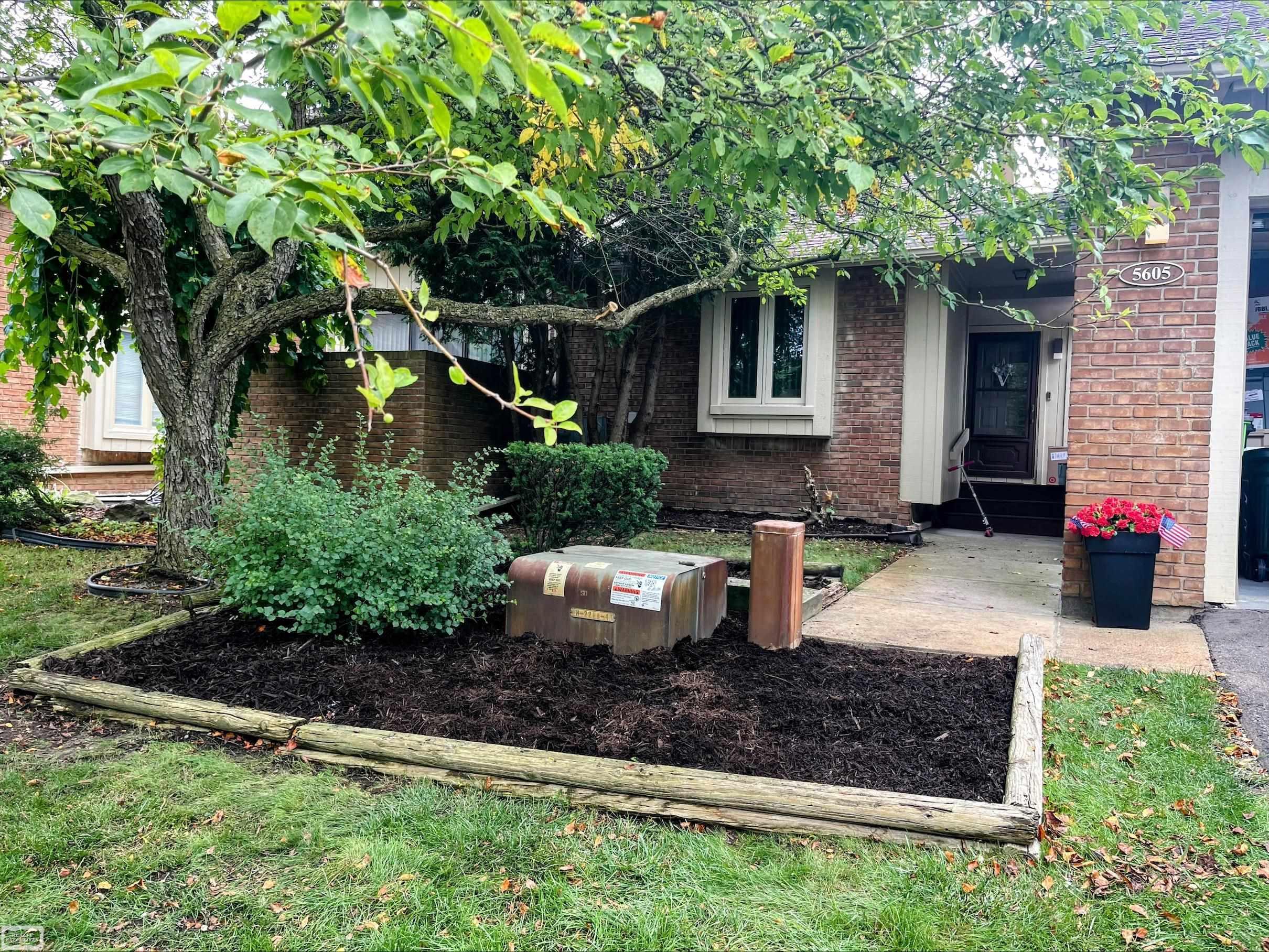 5605 Hillcrest Circle