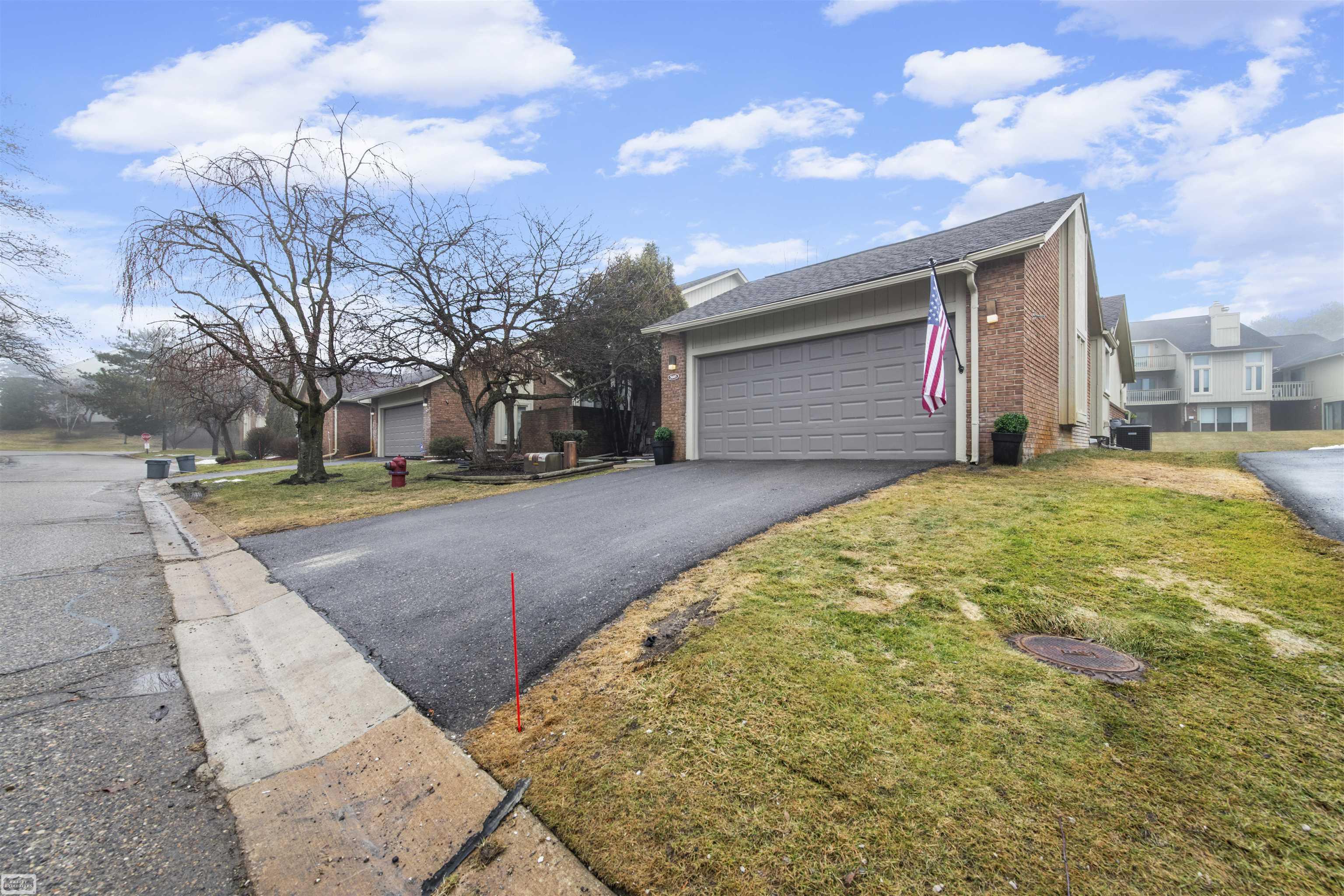 5605 Hillcrest Circle