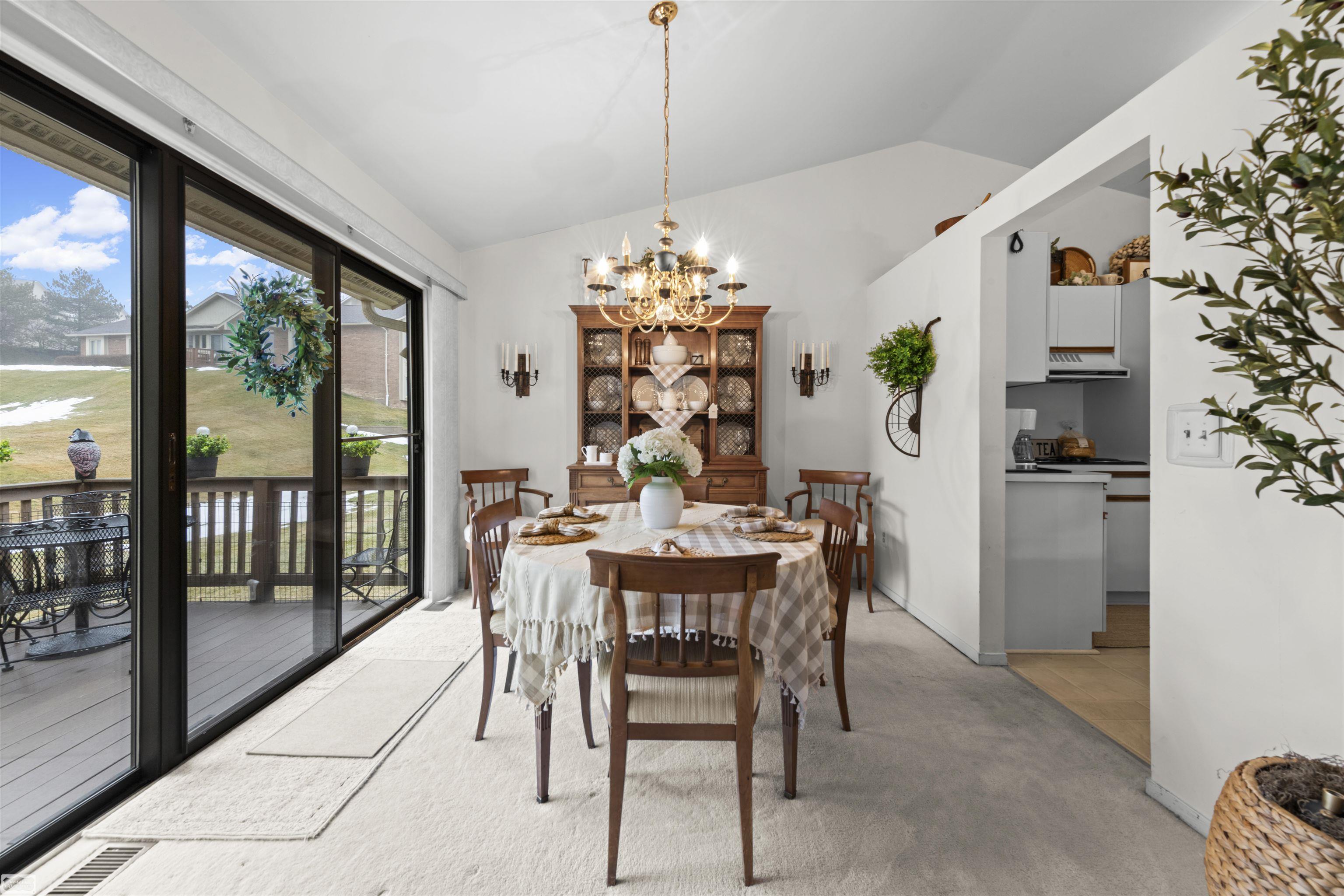 5605 Hillcrest Circle