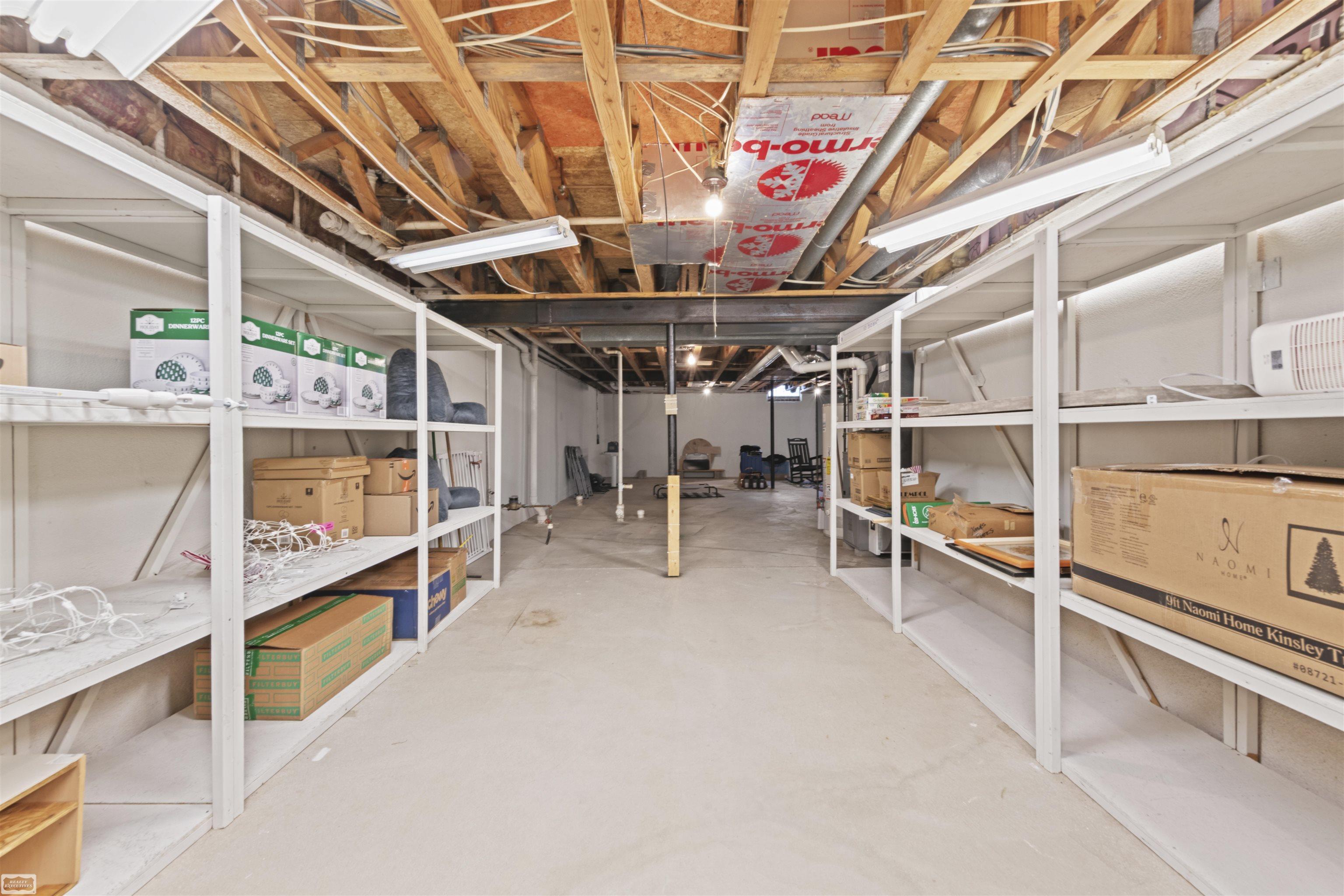 5605 Hillcrest Circle