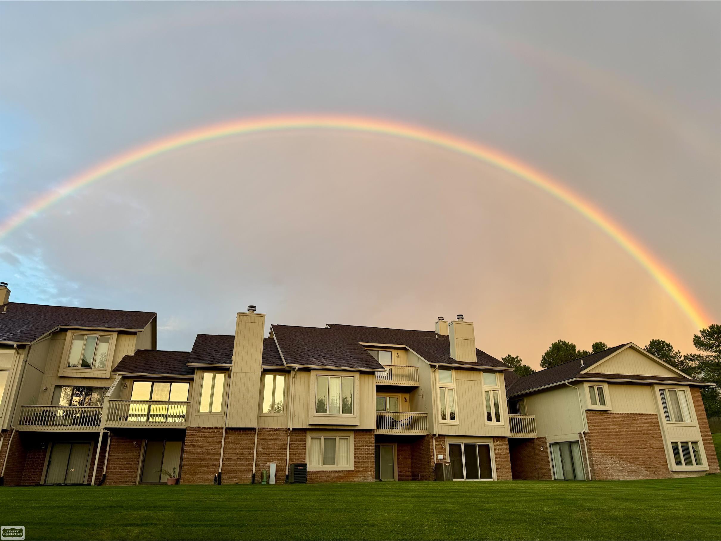 5605 Hillcrest Circle