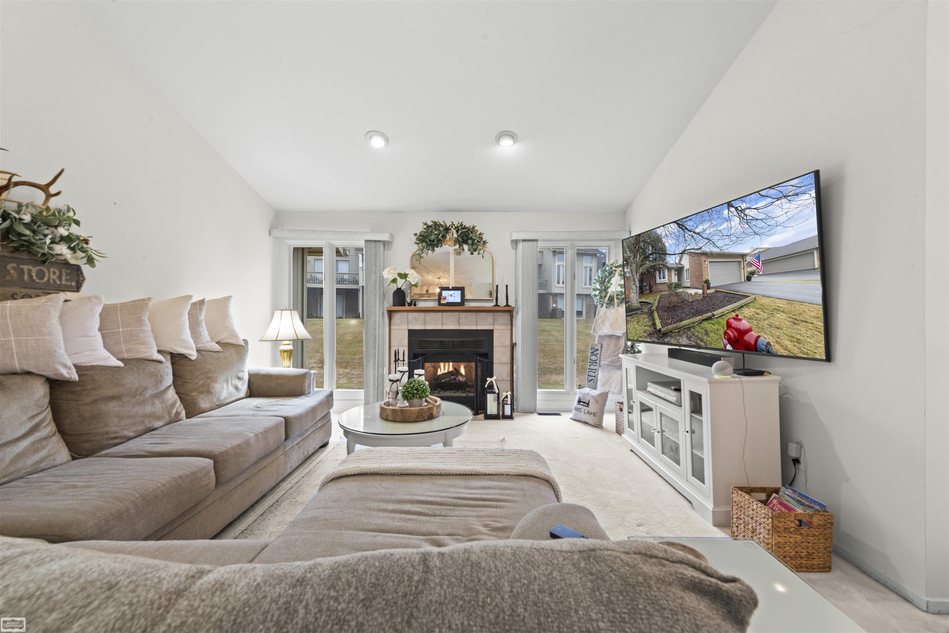 5605 Hillcrest Circle