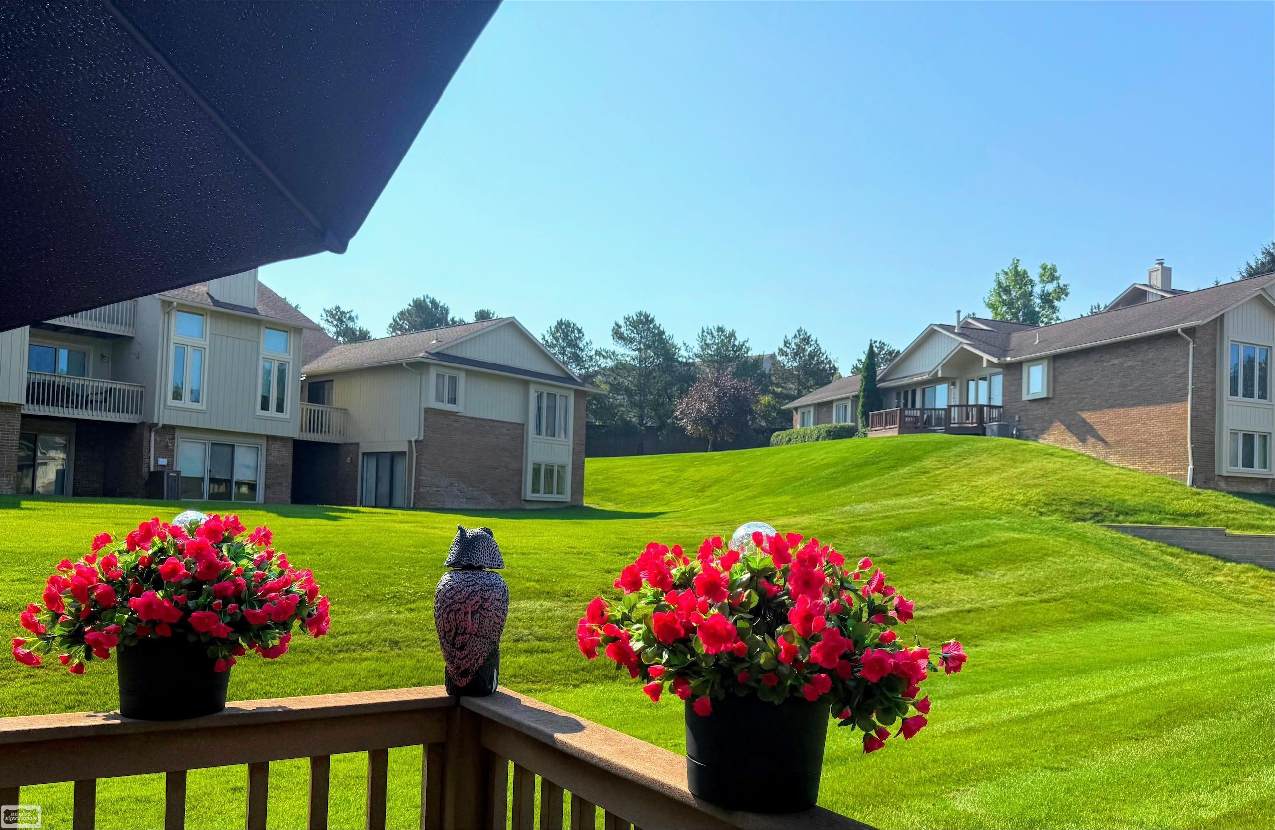 5605 Hillcrest Circle