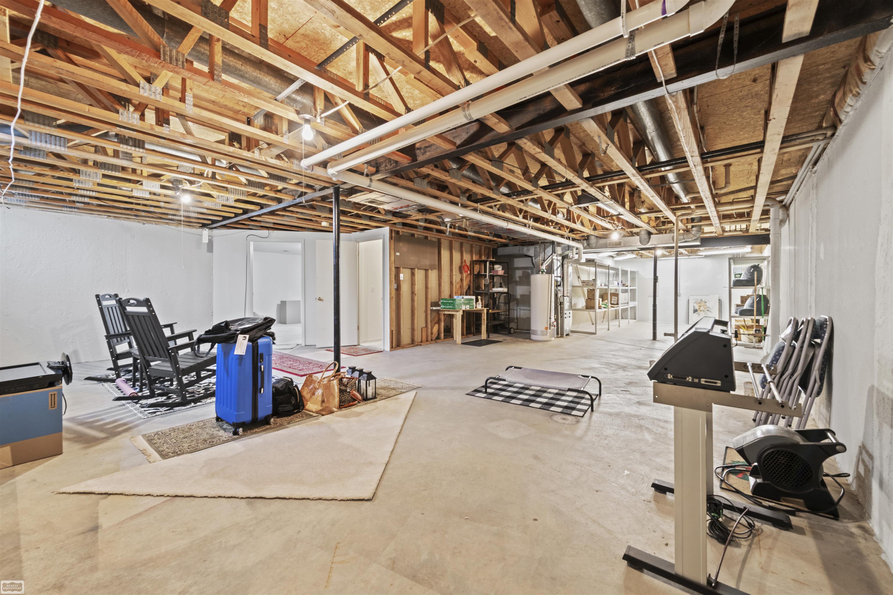 5605 Hillcrest Circle