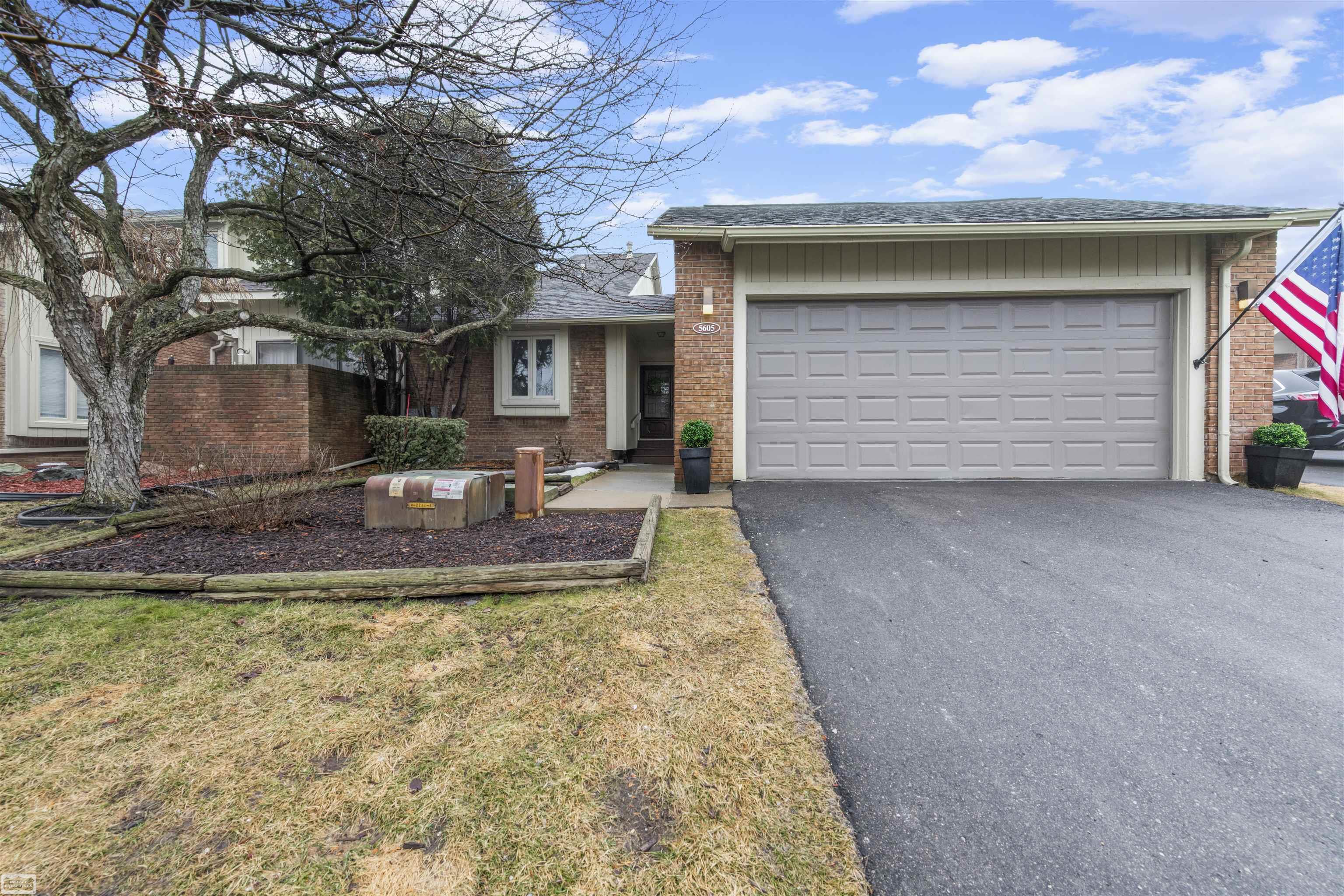 5605 Hillcrest Circle