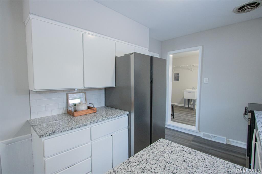 38111 Union Lake Road