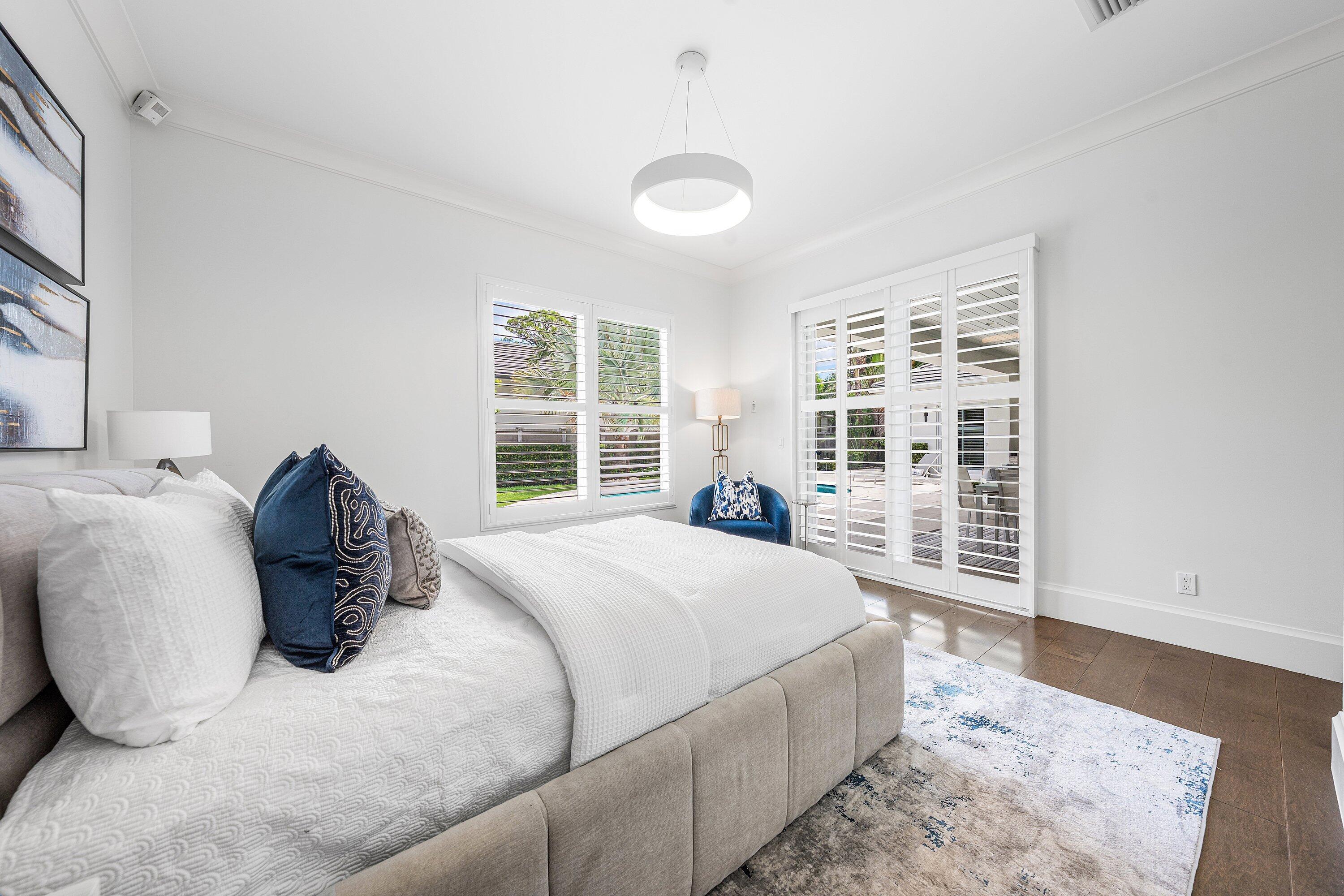 598 NW 9th Court