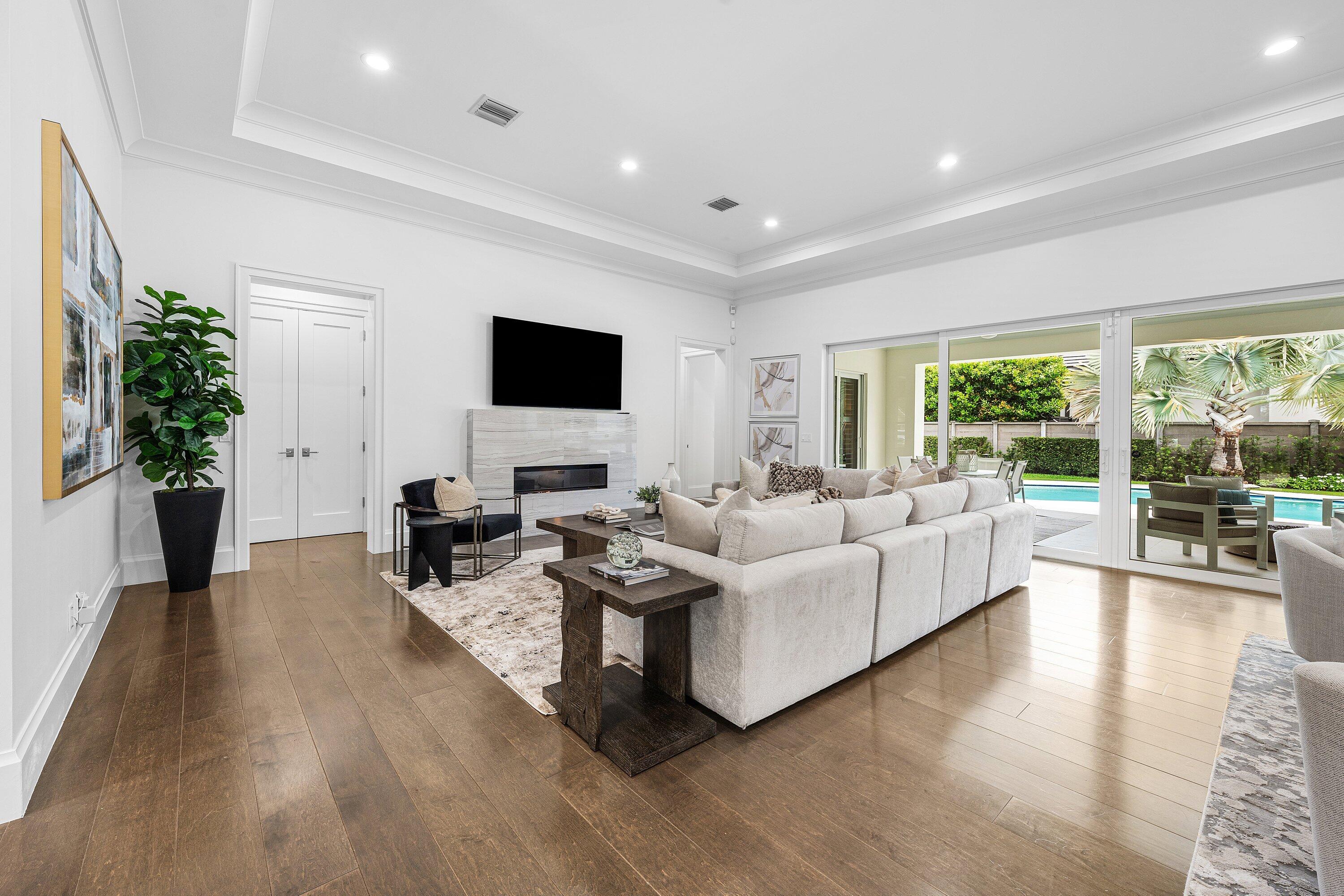 598 NW 9th Court