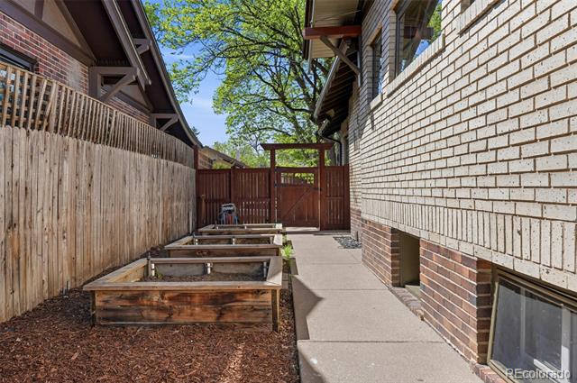 2326 Clermont Street