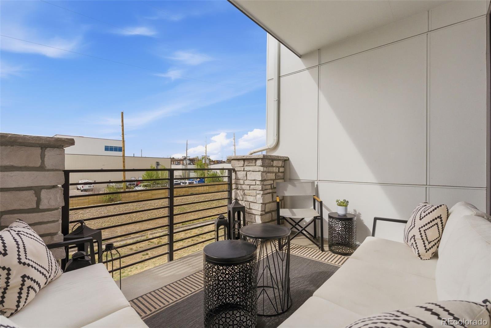 2048 S Holly Street Unit: 5