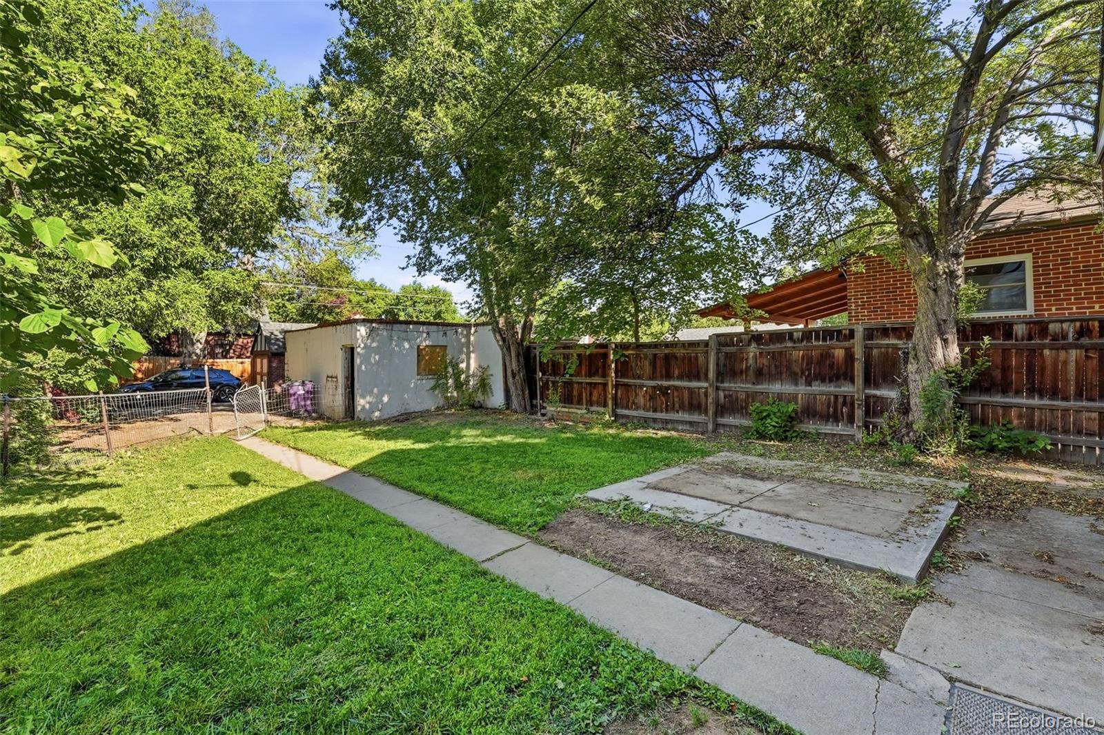 2661 N Glencoe Street