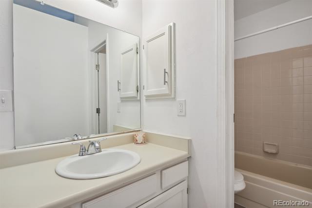 921 S Zeno Way Unit: 201