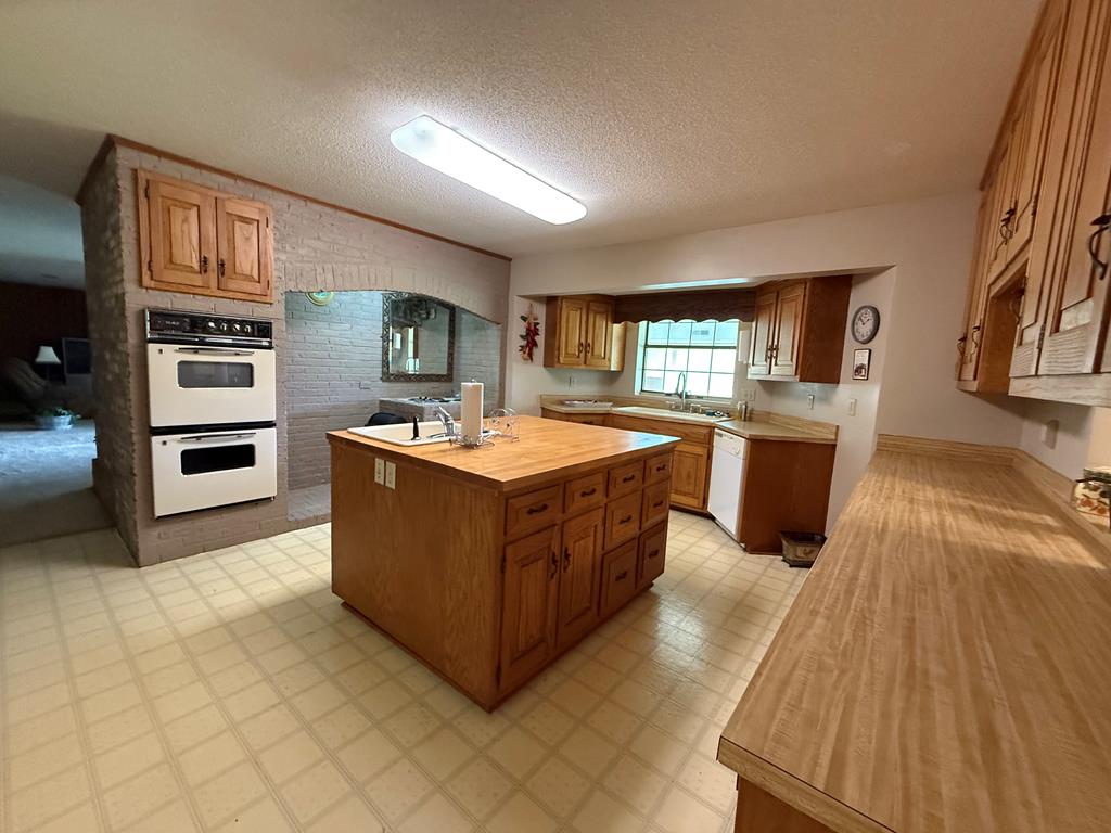26200 Troy Highway