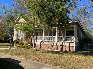 186 Oak Street